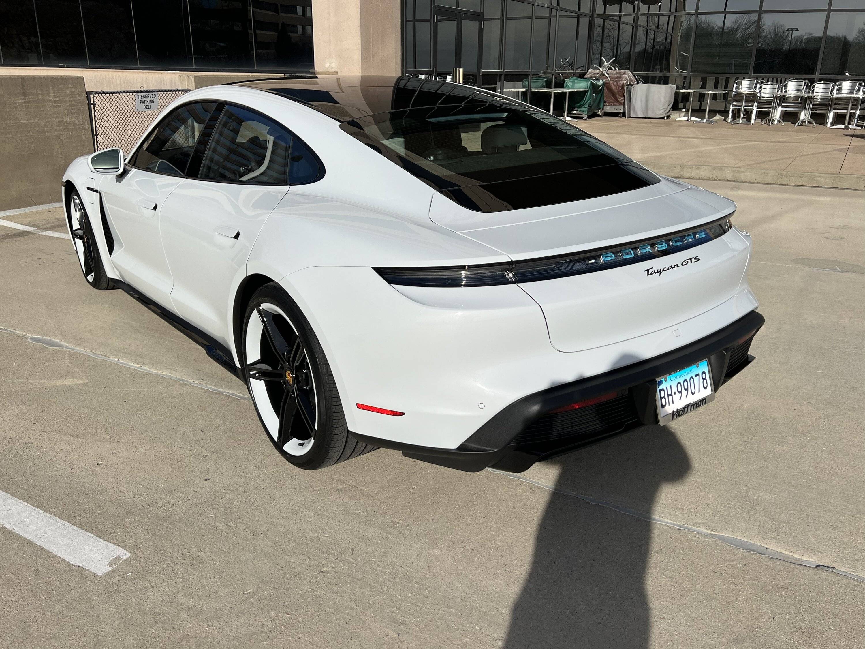 Porsche Taycan CARRARA WHITE Taycan Club 91FC3AA8-B967-4323-BE81-9C8F969E51A5