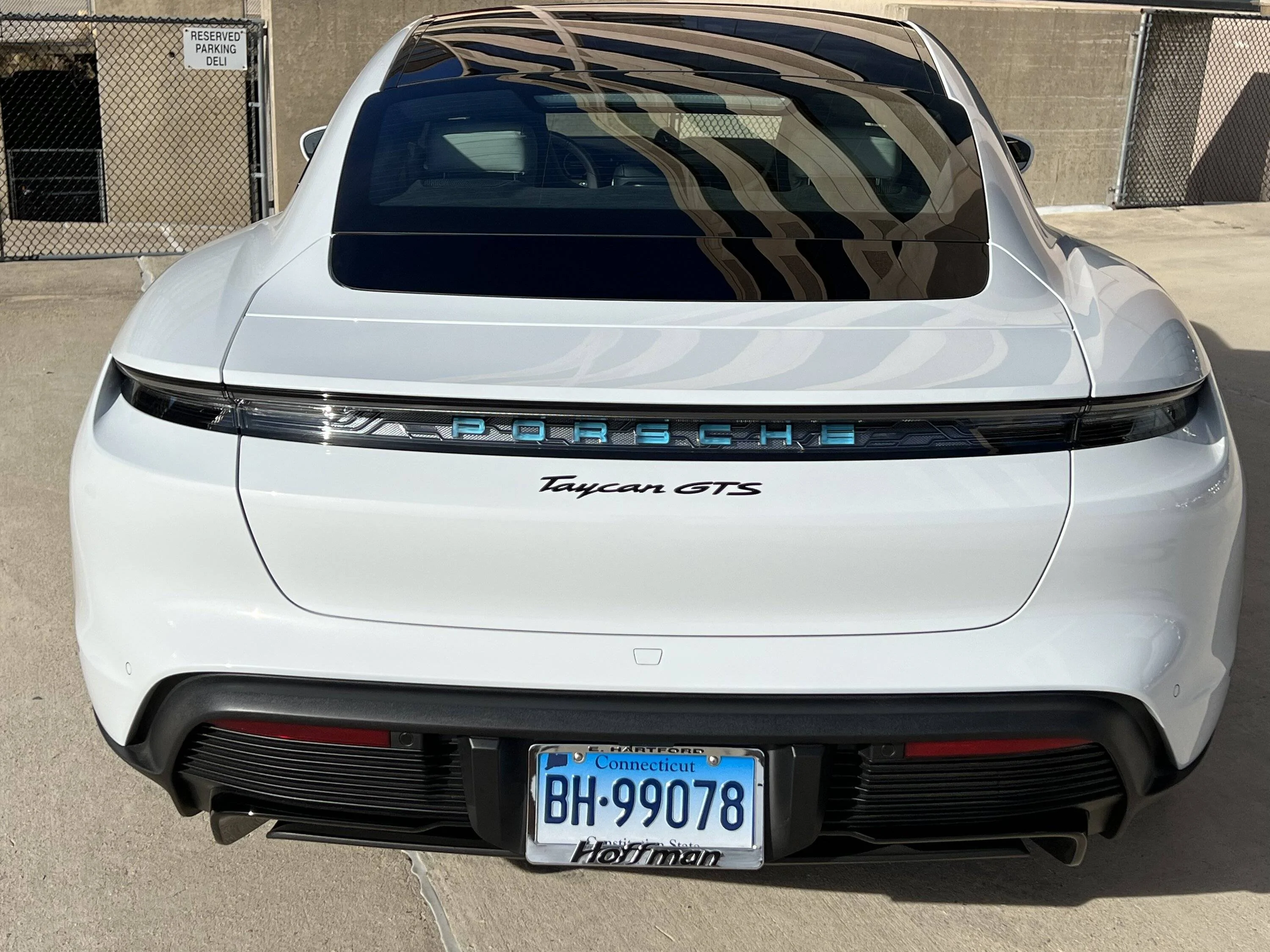 Porsche Taycan CARRARA WHITE Taycan Club B5F3C6F3-F506-475A-A058-9C5067FE6600