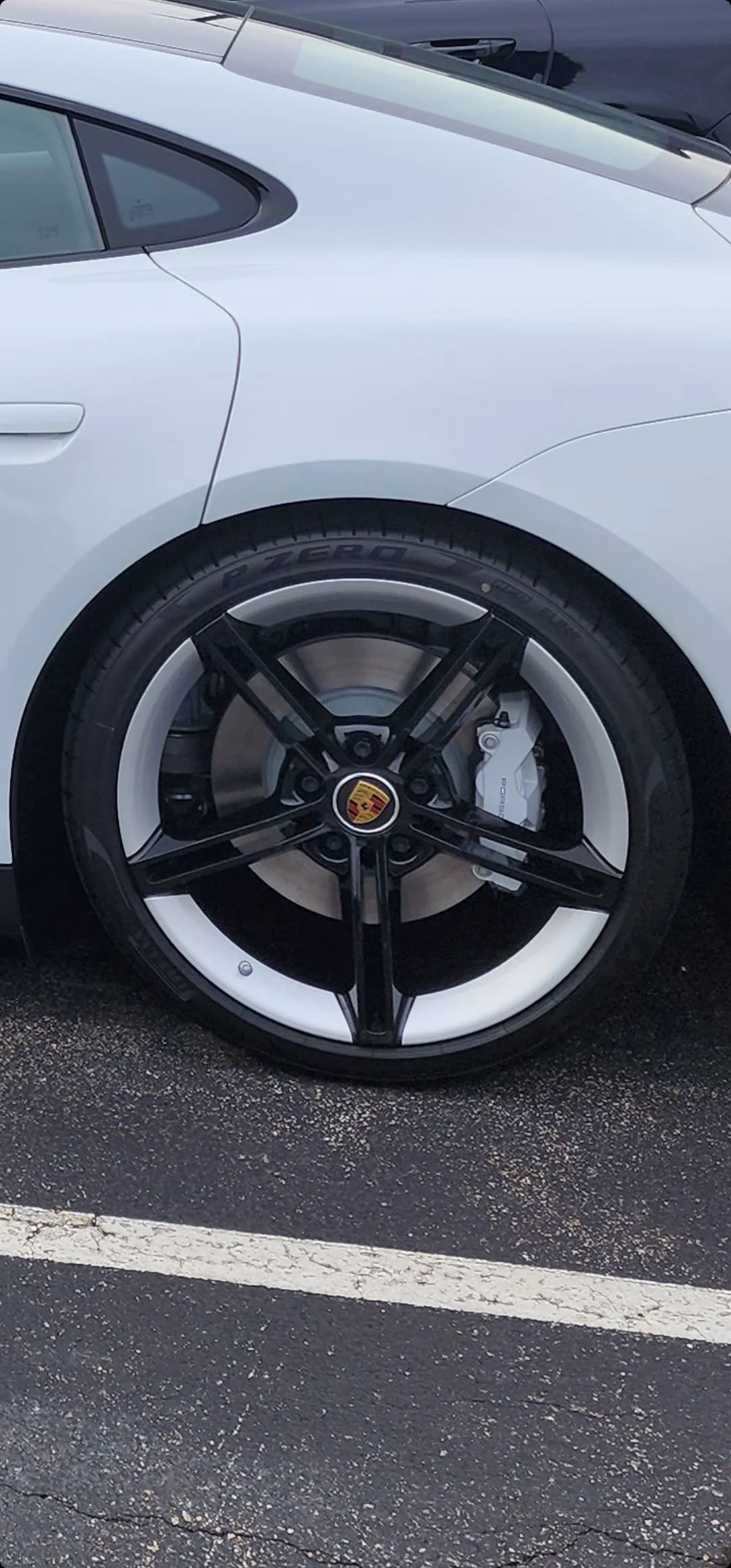 Porsche Taycan Porsche Taycan Mission E wheel and tire set Screenshot_20230111_135346_Gallery