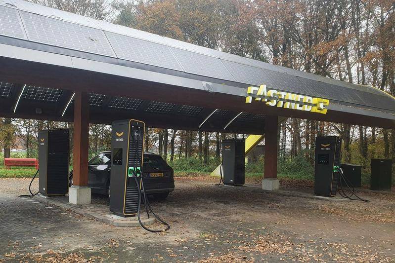 Porsche Taycan First Road Trip Musings/Charging Infrastructure is a Joke vz5y0n1bztoi_800