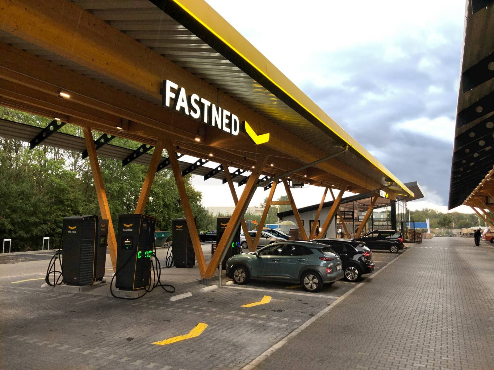 Porsche Taycan First Road Trip Musings/Charging Infrastructure is a Joke 1920_fastnedfastchargingstation-kreuz-hilden-germany039slargestcharginghub