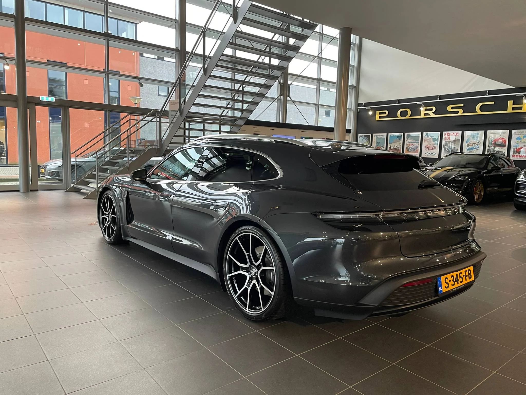 Porsche Taycan VOLCANO GREY Taycan Club 7D729A74-822B-4E76-A2F9-36445E5E5231