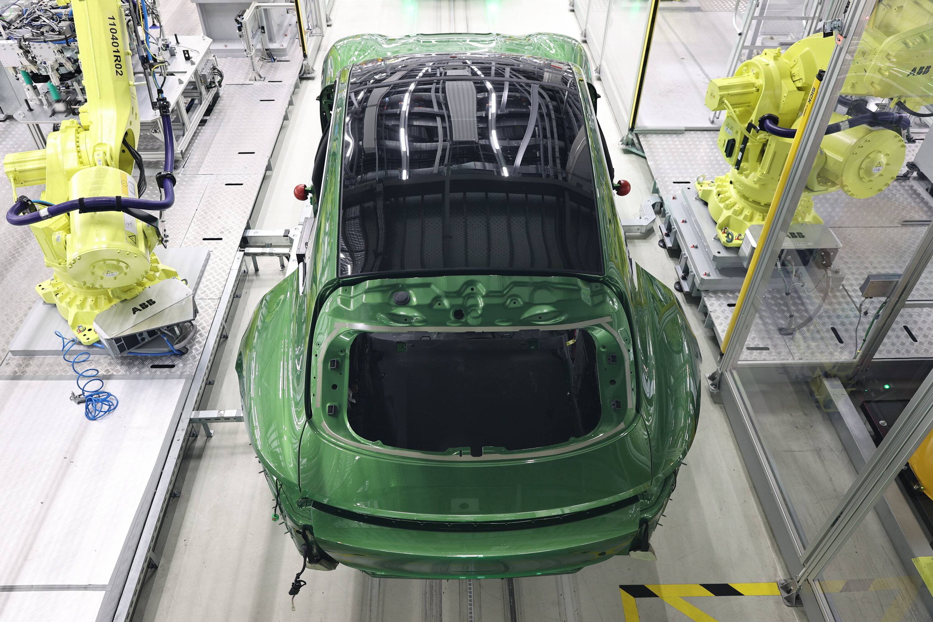 Porsche Taycan MAMBA GREEN Taycan Club 13E490BC-8C77-4CDA-A1DA-AC8AA7802711