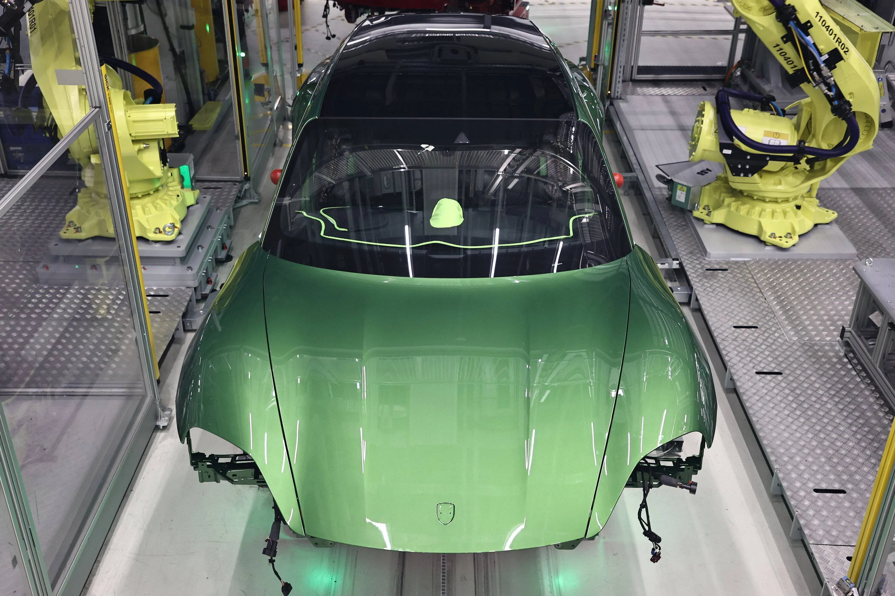 Porsche Taycan MAMBA GREEN Taycan Club 9E925A42-B815-4398-B710-93D621D62BD0