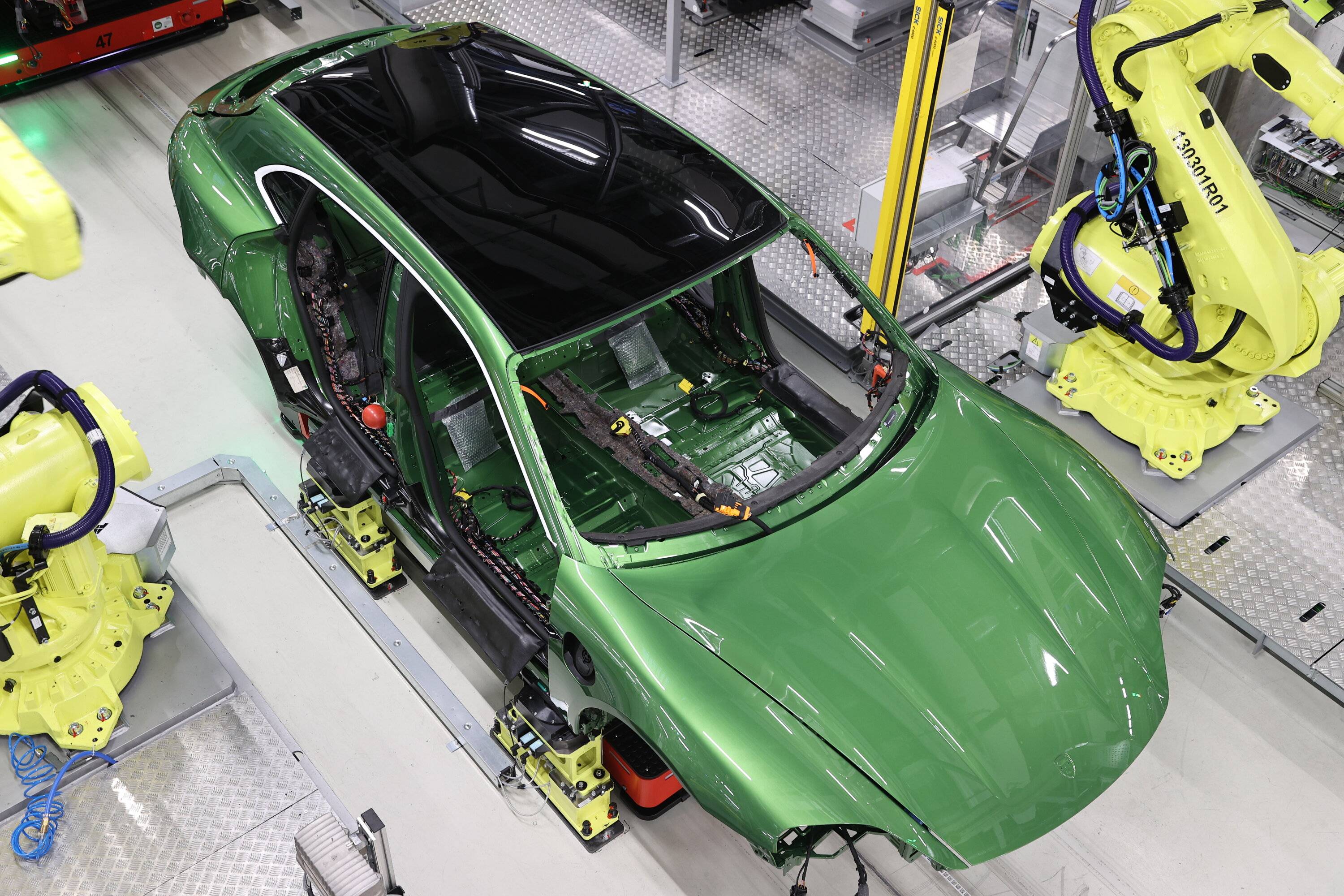 Porsche Taycan MAMBA GREEN Taycan Club 0101B919-C9D3-4A70-A1E6-5E291C830ED2