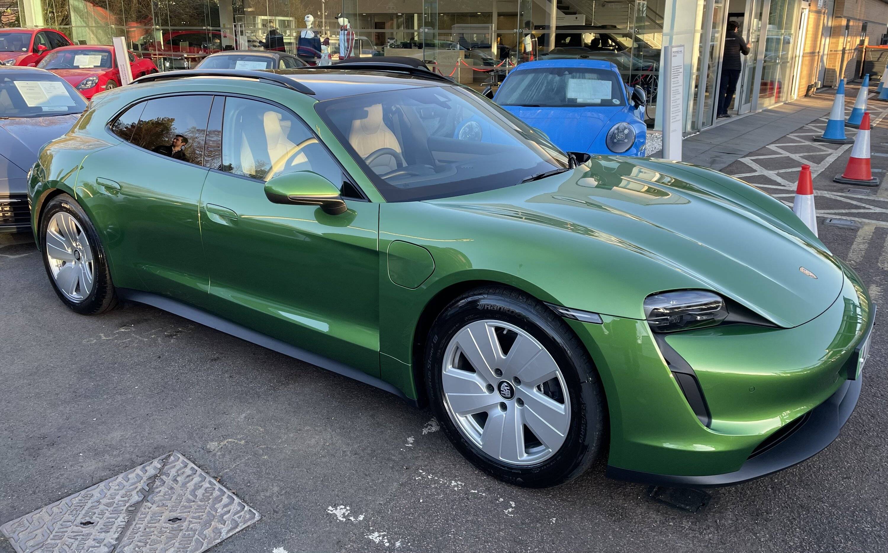 Porsche Taycan MAMBA GREEN Taycan Club F1641A8C-F6FC-43C4-ACF1-2291F71349B6