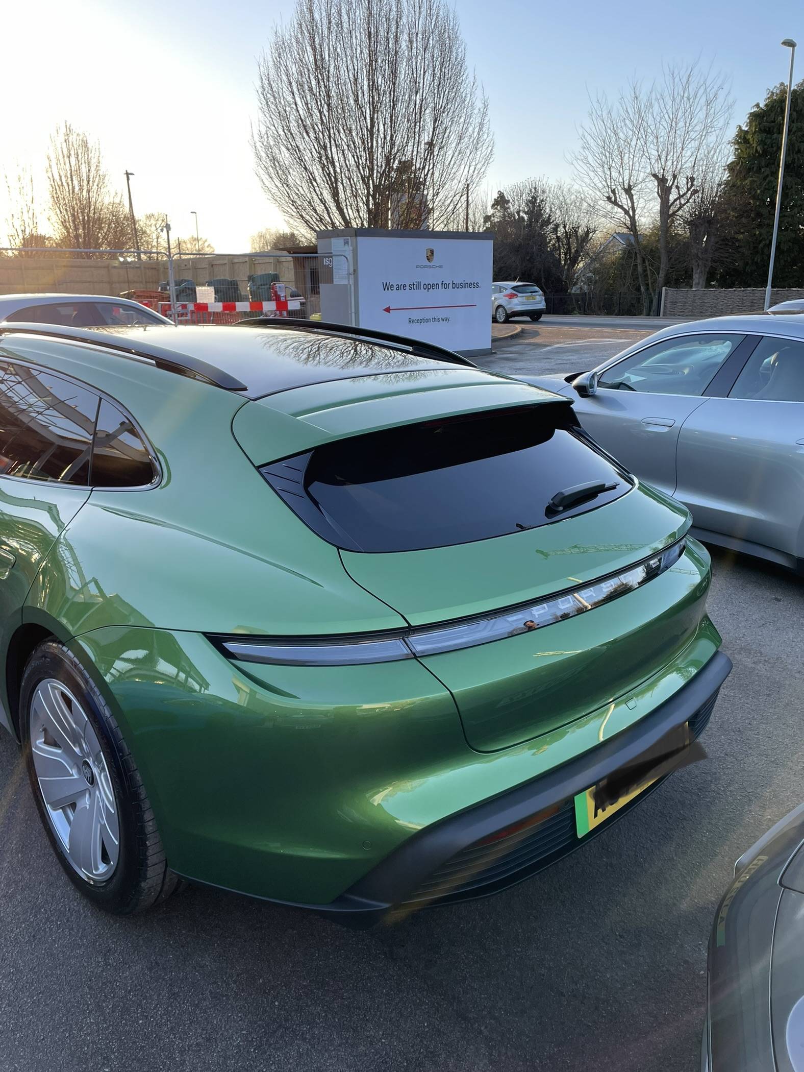Porsche Taycan MAMBA GREEN Taycan Club 27BBF3F8-EBE6-4433-9142-1CD495474182