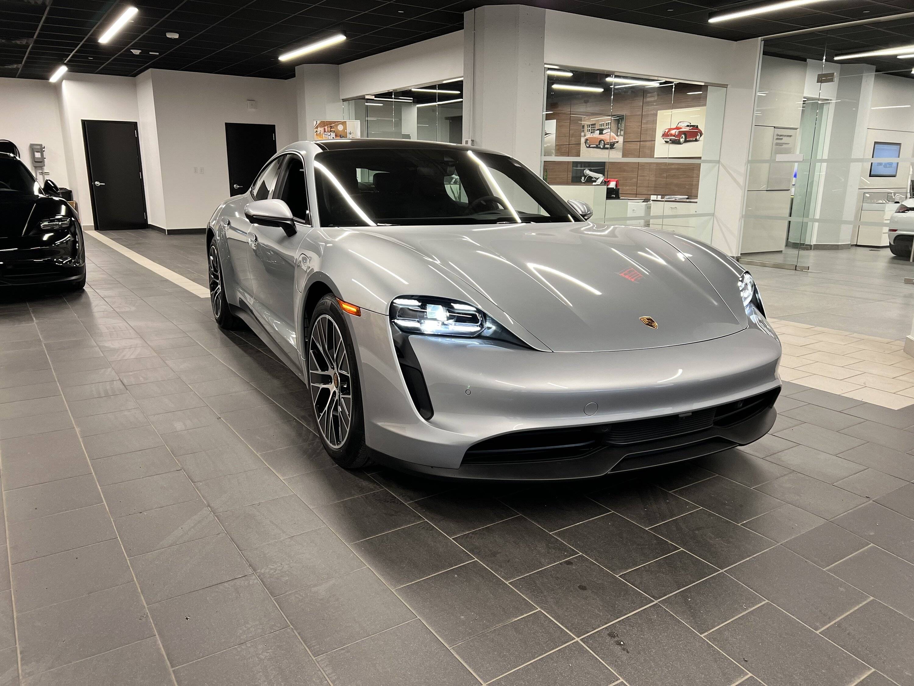 Porsche Taycan Help me choose which option B9E8B771-CACE-4A90-AC8D-4E5C85FB34FE