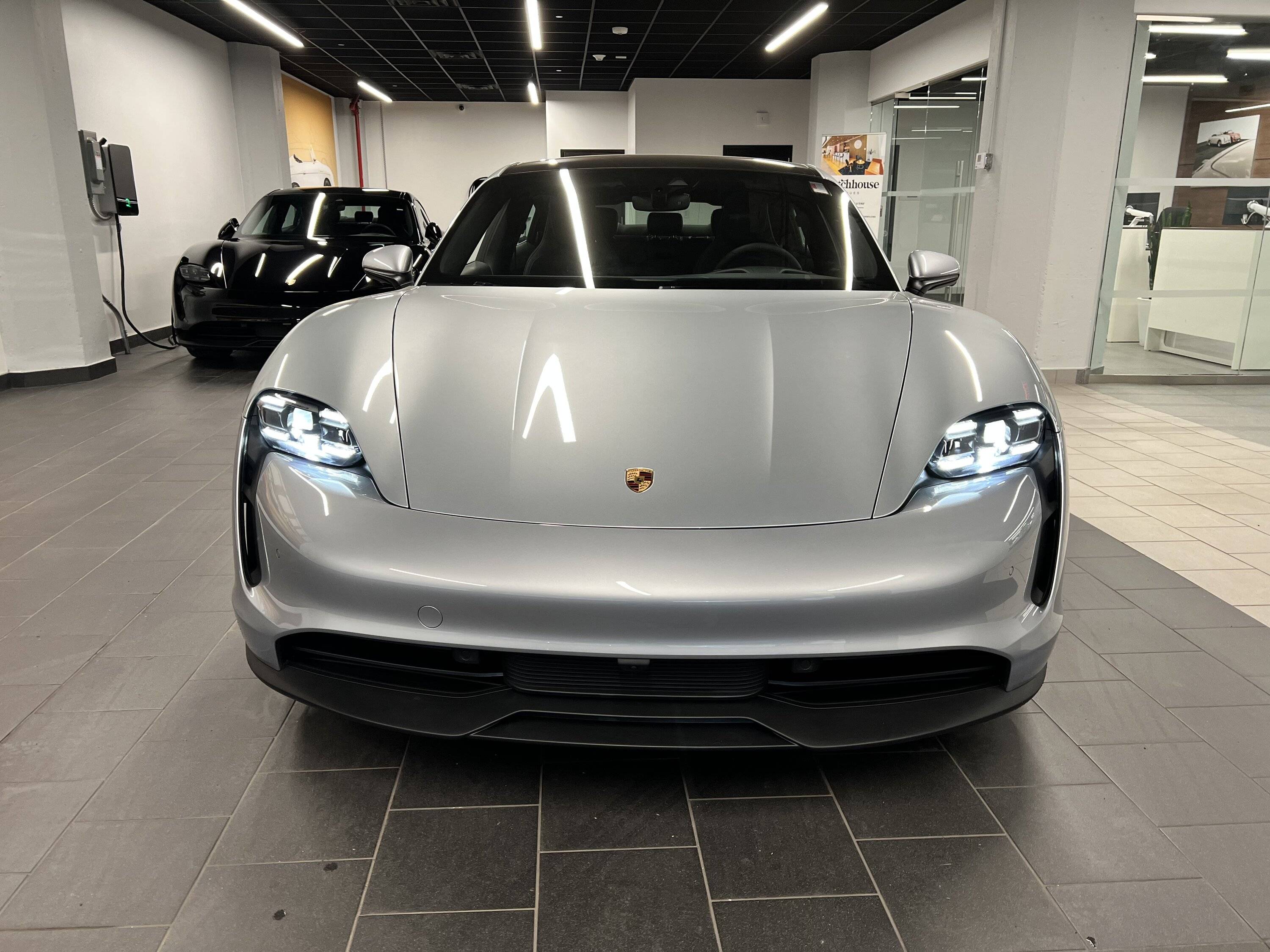 Porsche Taycan Help me choose which option 02132CF6-D386-43C9-9D63-BE621ACAE323
