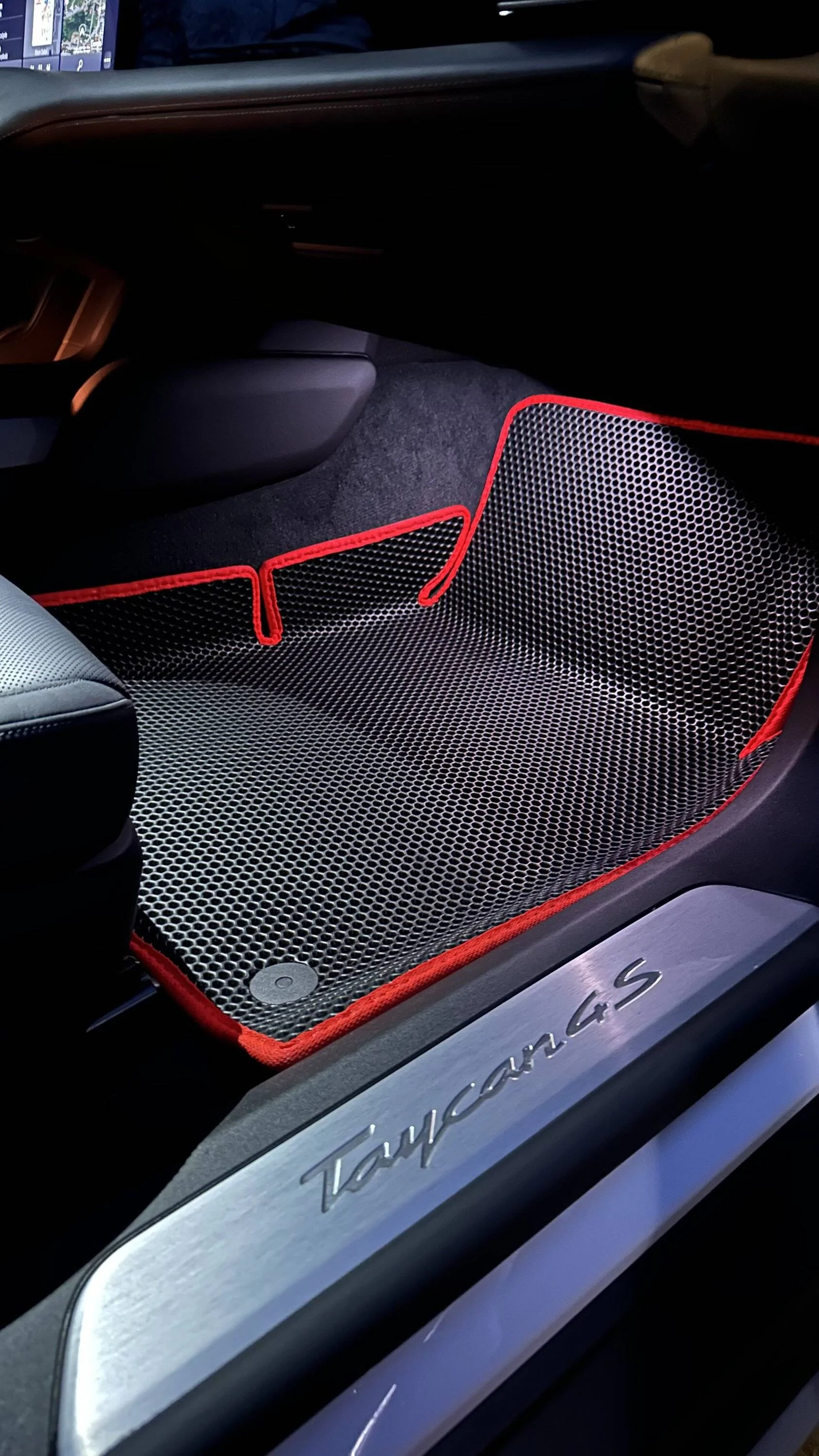 Porsche Taycan New, custom floor mats. D3844946-7022-4EE0-BCC3-B81EA7326EA7