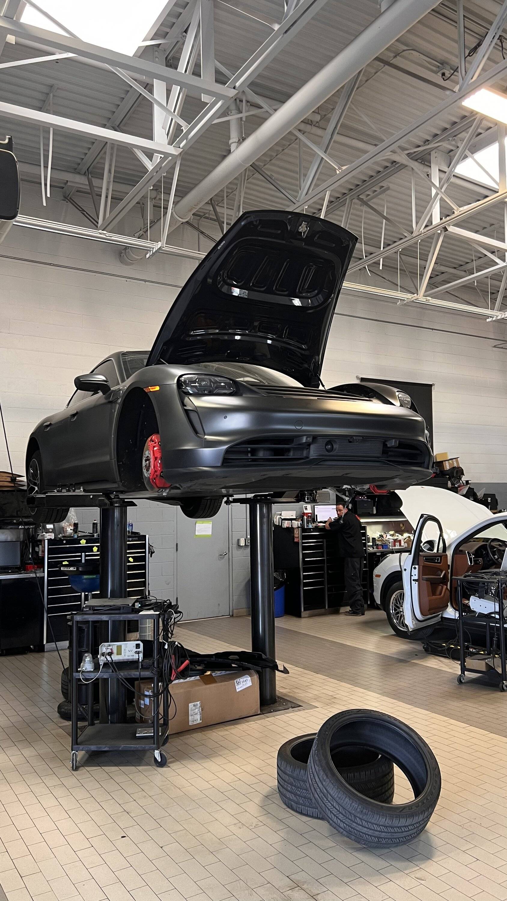 Porsche Taycan Car in lowered position permanently… EFCFF1CE-44C5-4ED0-BDF5-DEF94AEA27FA