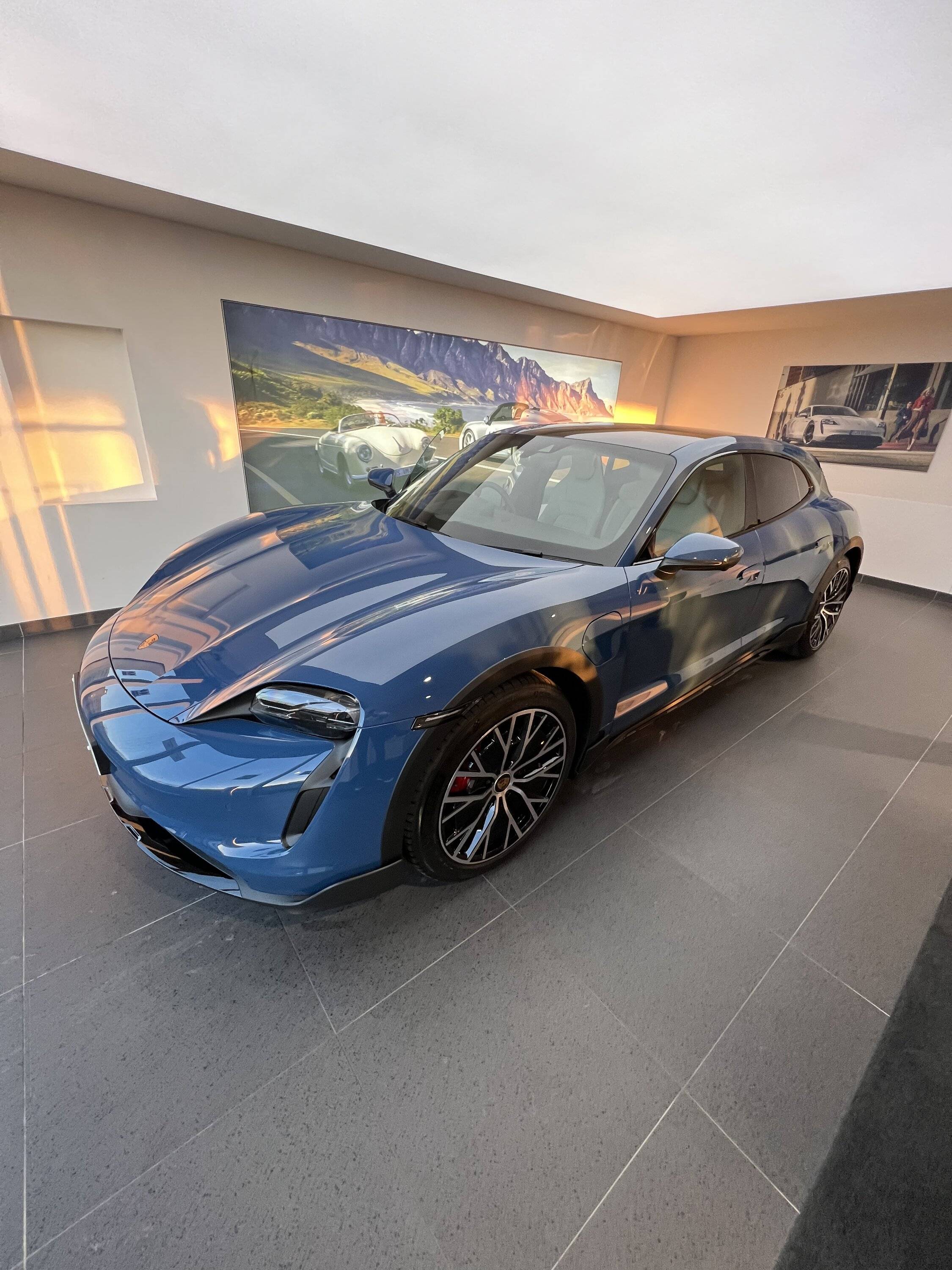 Porsche Taycan NEPTUNE BLUE Taycan Club B9414C09-4DEA-4C79-8D4F-429A11C8FF1D