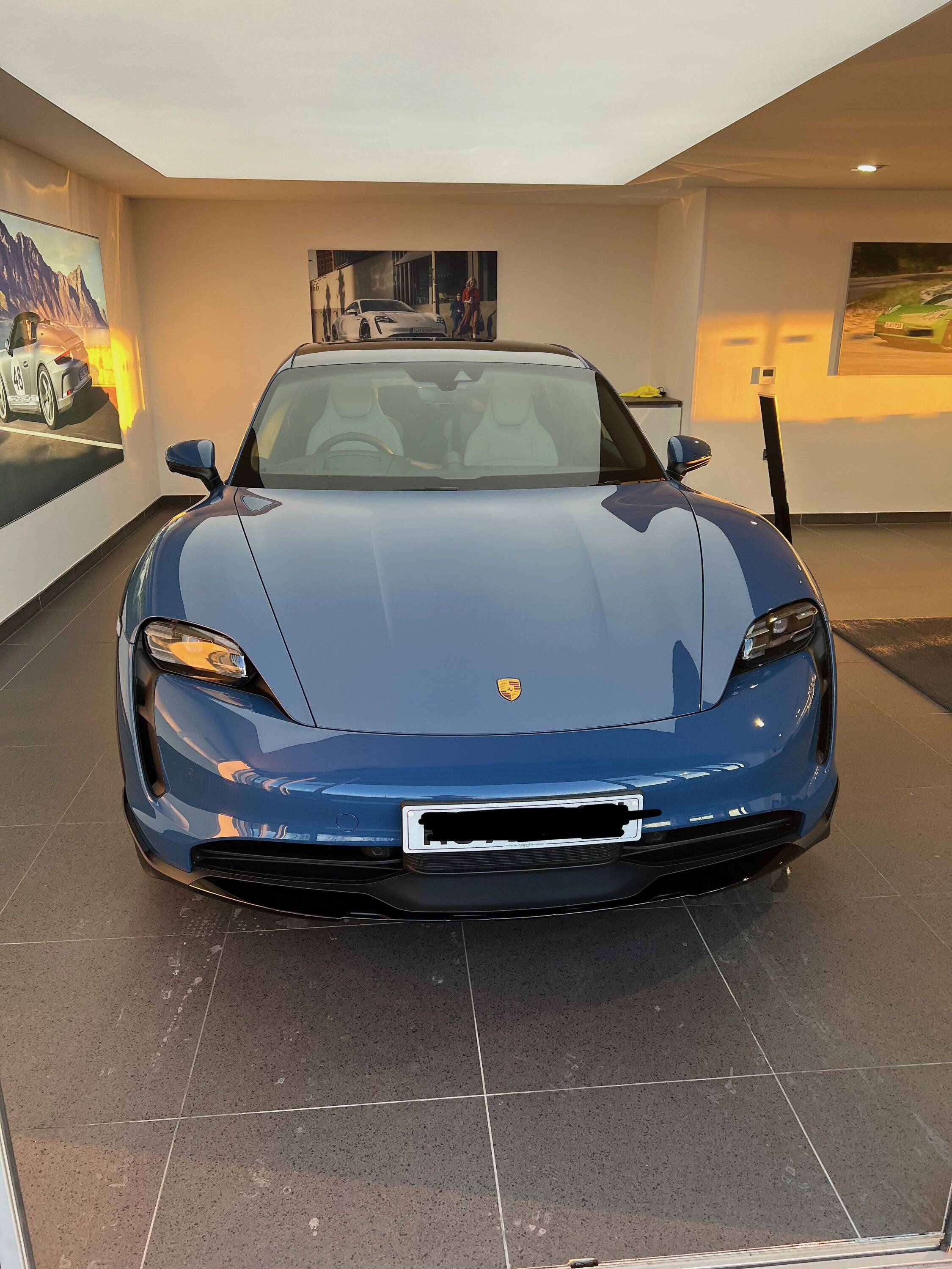 Porsche Taycan NEPTUNE BLUE Taycan Club 9FE5E8B9-3DD4-451D-A89A-A5ABAADC07BB