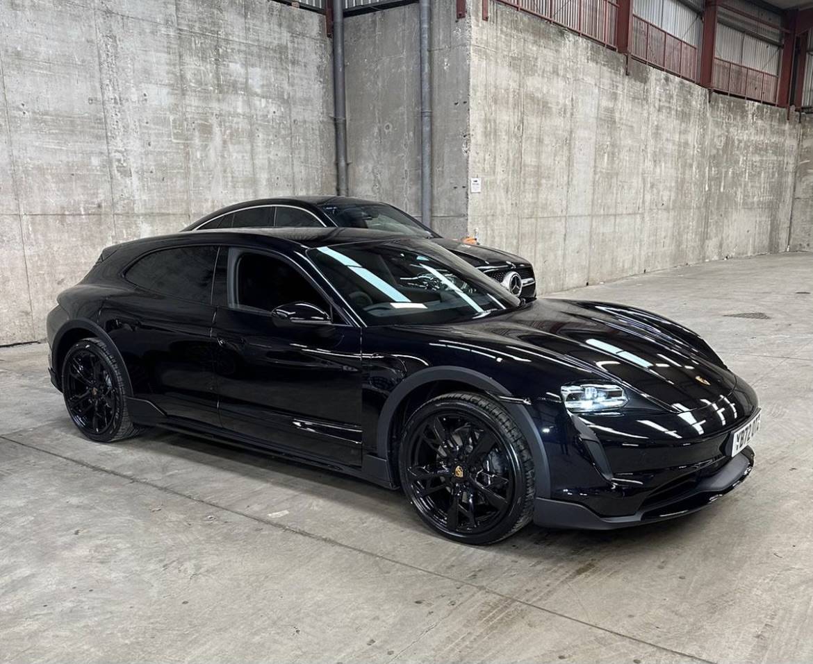 Porsche Taycan BLACK / JET BLACK Taycan Club IMG_5423
