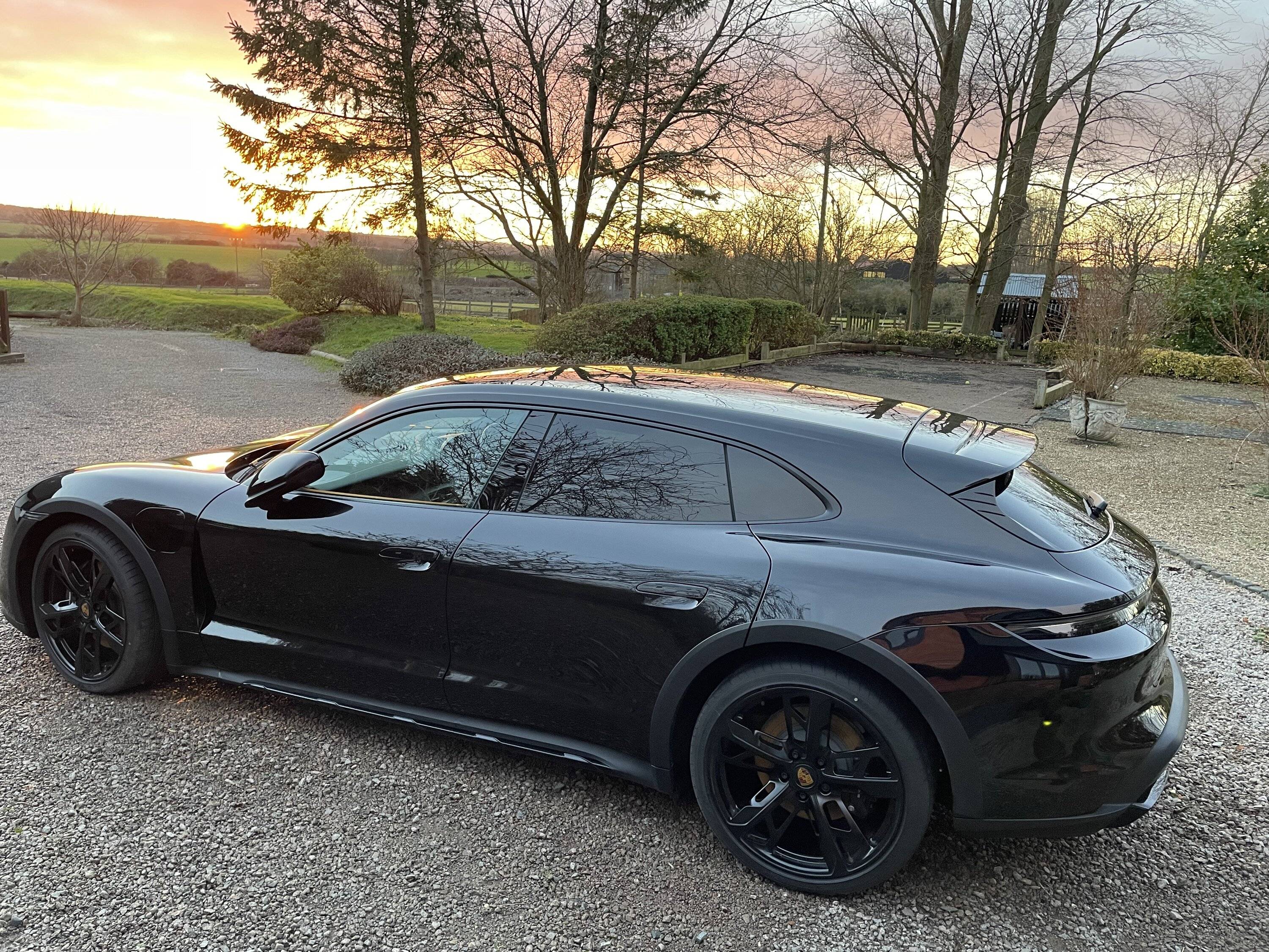Porsche Taycan BLACK / JET BLACK Taycan Club IMG_2201