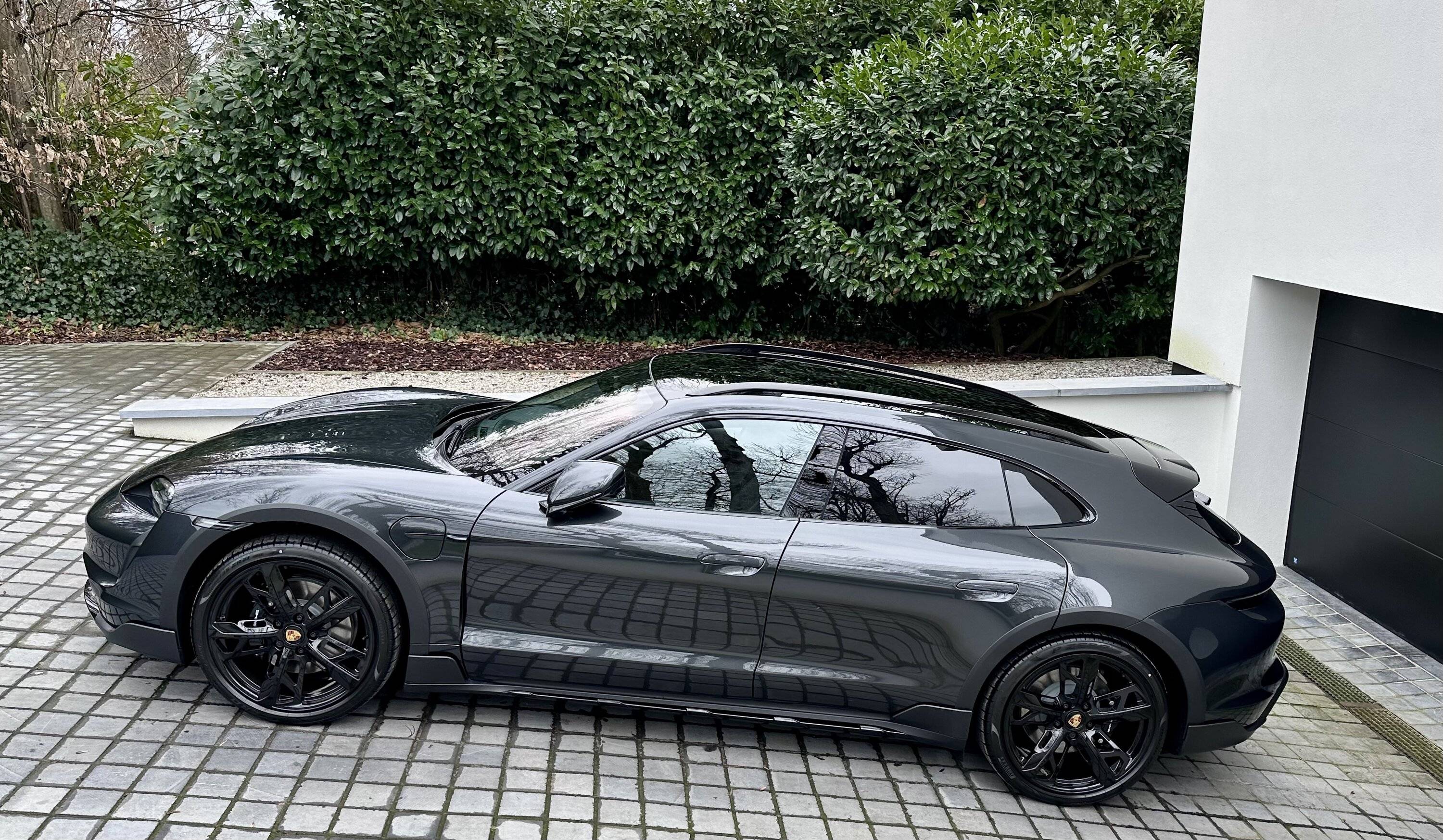 Porsche Taycan VOLCANO GREY Taycan Club 980A96B4-456F-4740-8099-B364ABEB4DEF