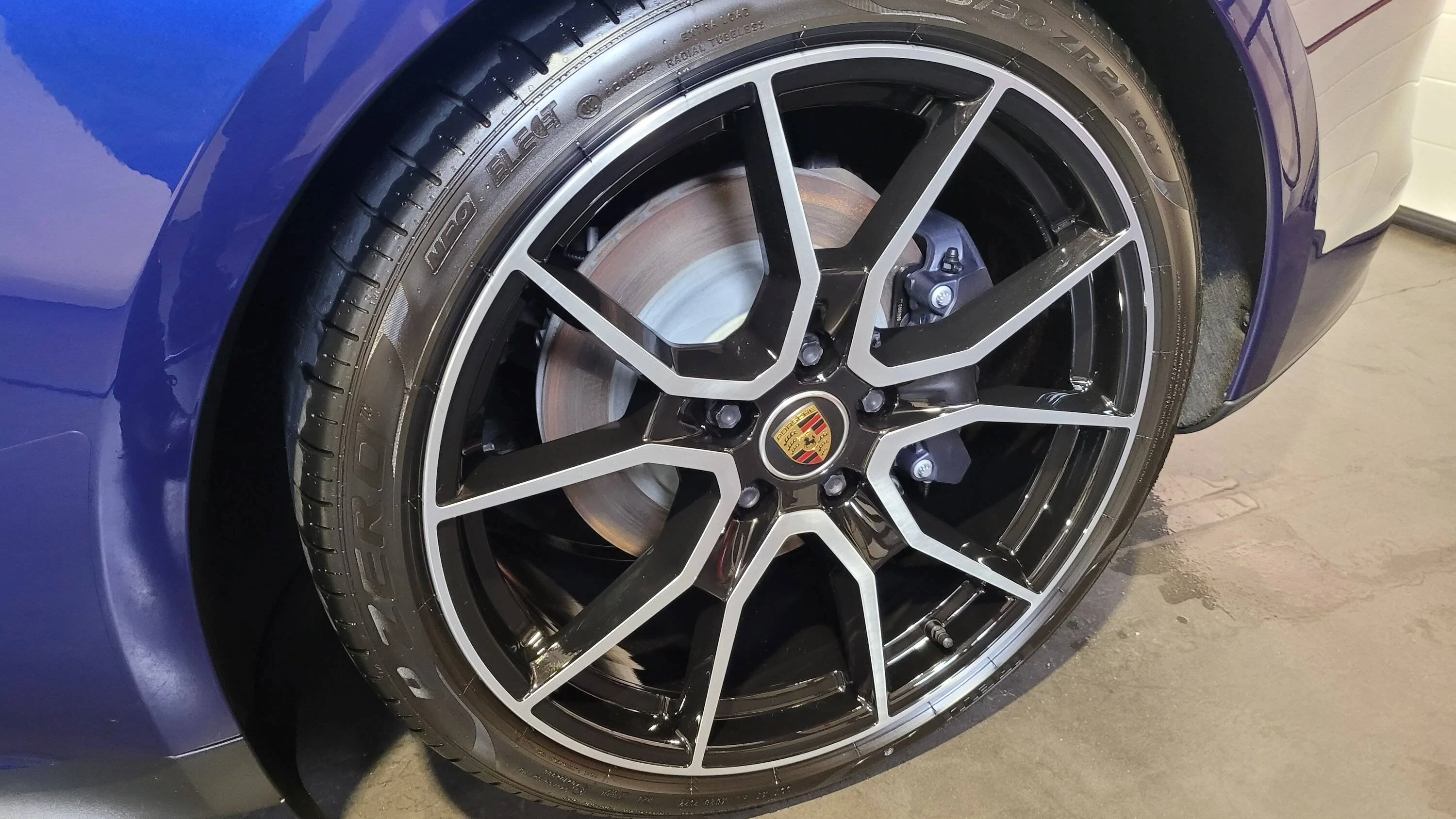 Porsche Taycan GENTIAN BLUE Taycan Club 20230119_141638