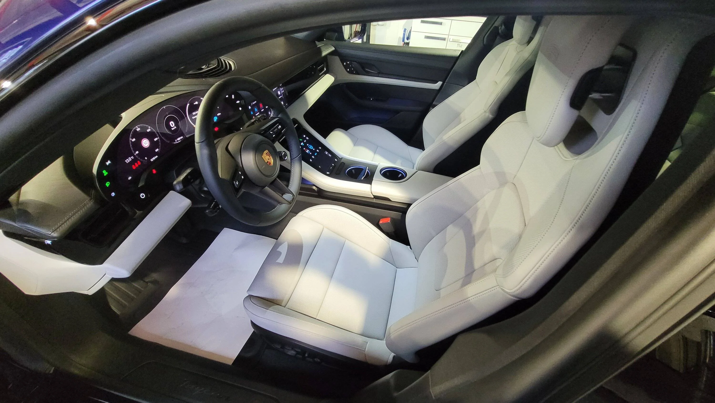Porsche Taycan GENTIAN BLUE Taycan Club 20230119_141745