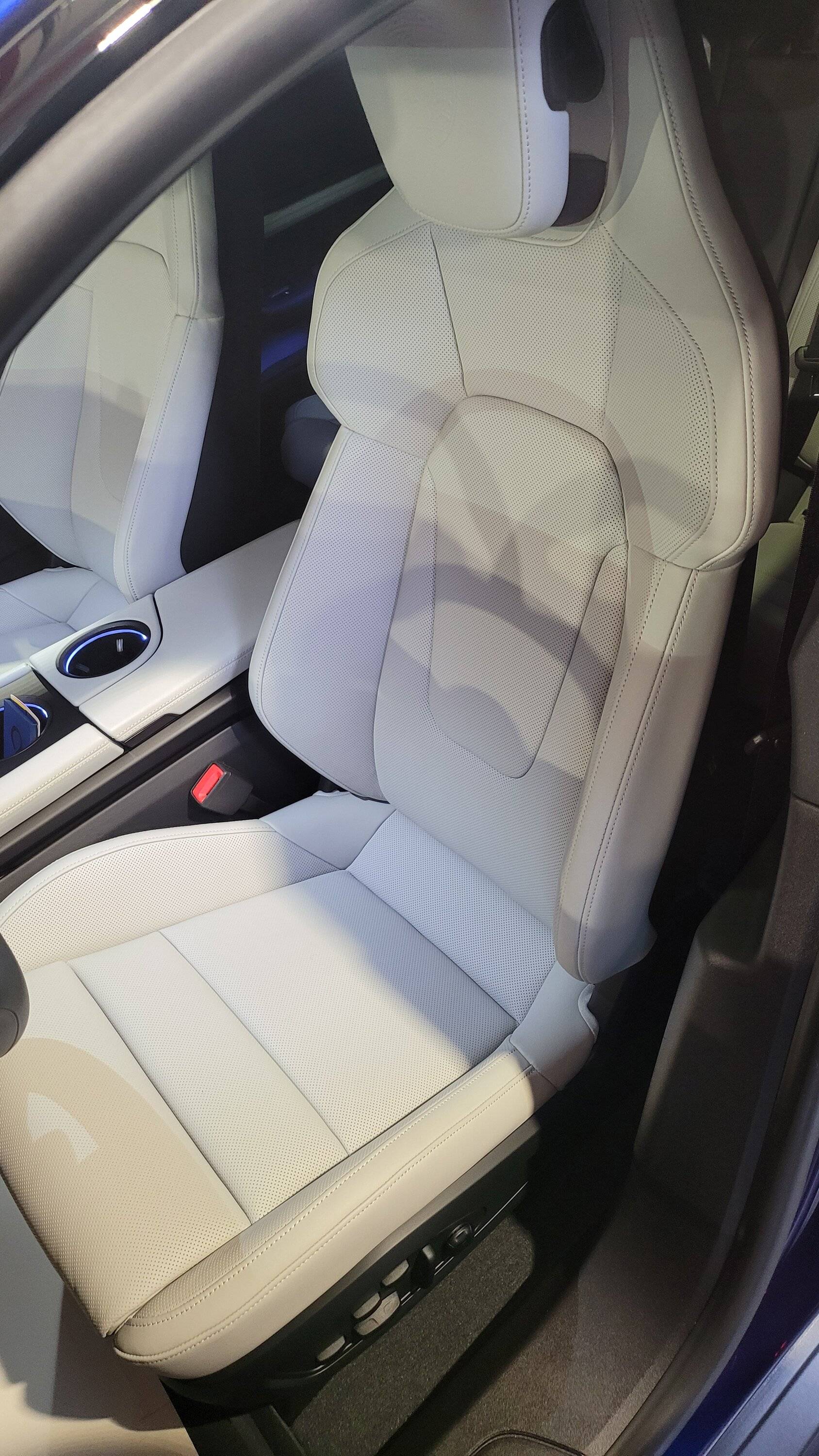 Porsche Taycan GENTIAN BLUE Taycan Club 20230119_141759