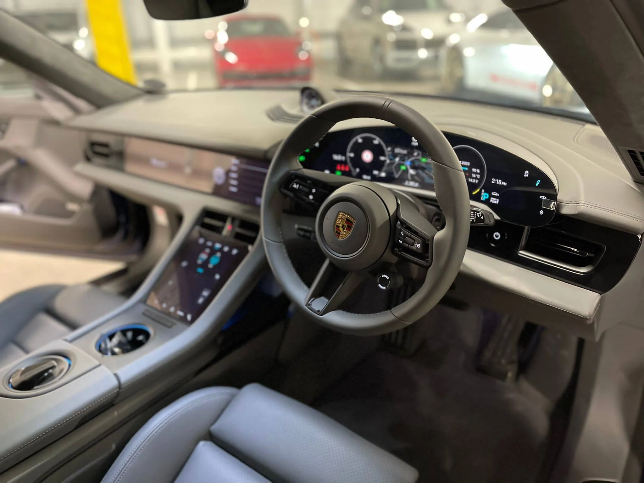 Porsche Taycan GENTIAN BLUE Taycan Club det 4