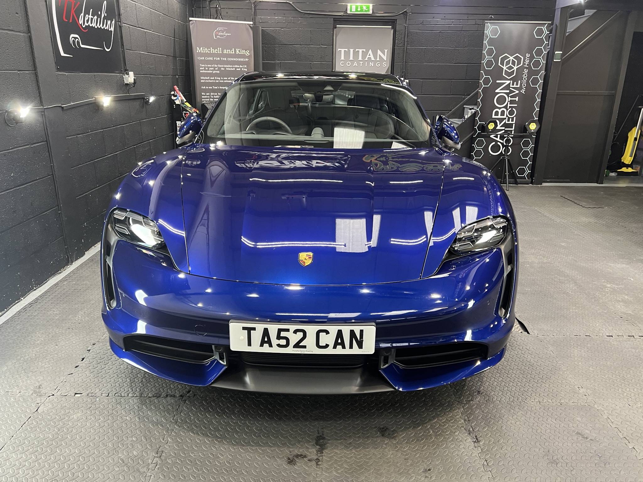 Porsche Taycan GENTIAN BLUE Taycan Club 22D1CBD6-1948-411D-97E6-9162F2CD361E
