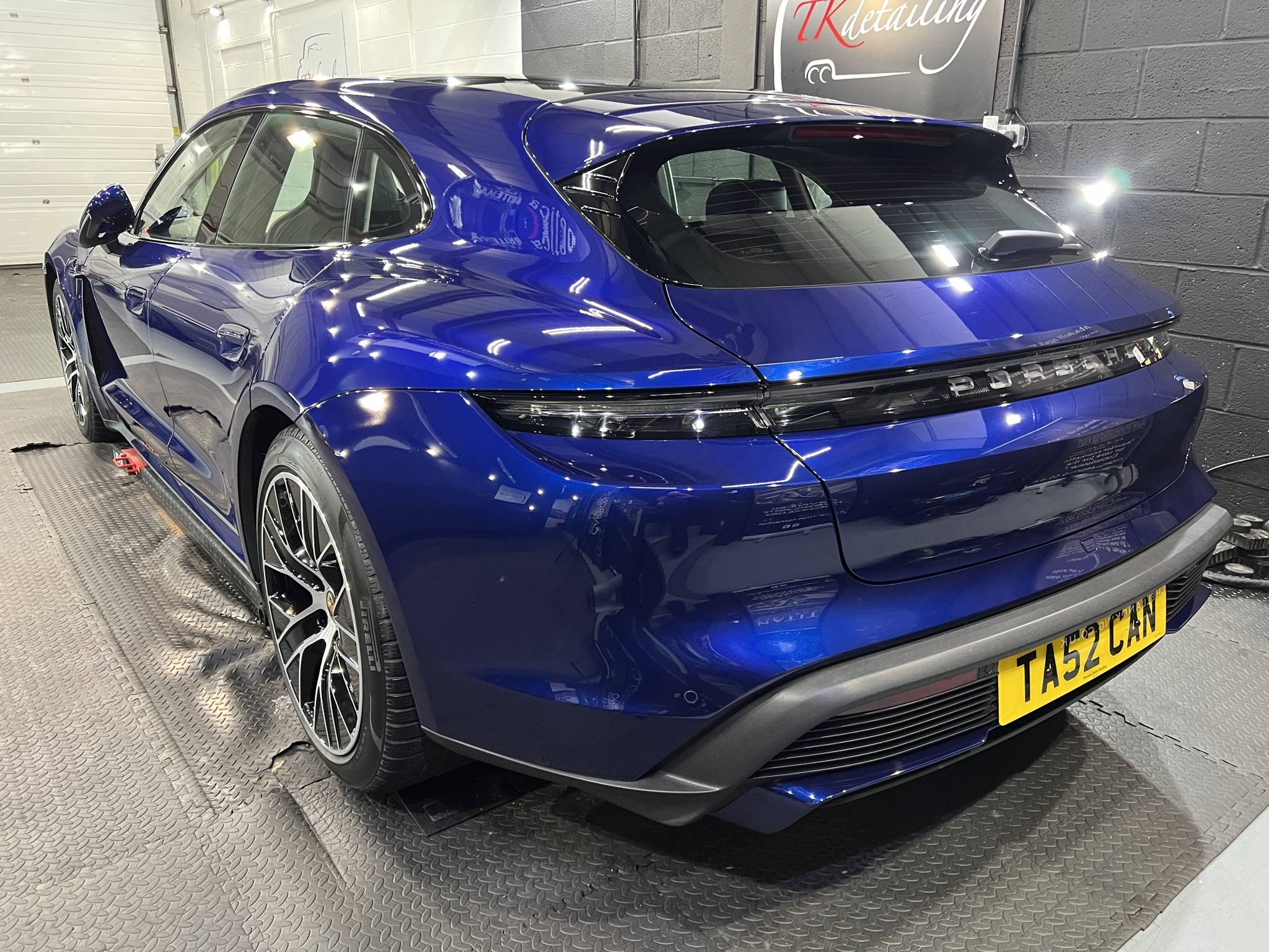 Porsche Taycan GENTIAN BLUE Taycan Club E22A559E-DCEC-48A7-8D0C-A0A792EC889C