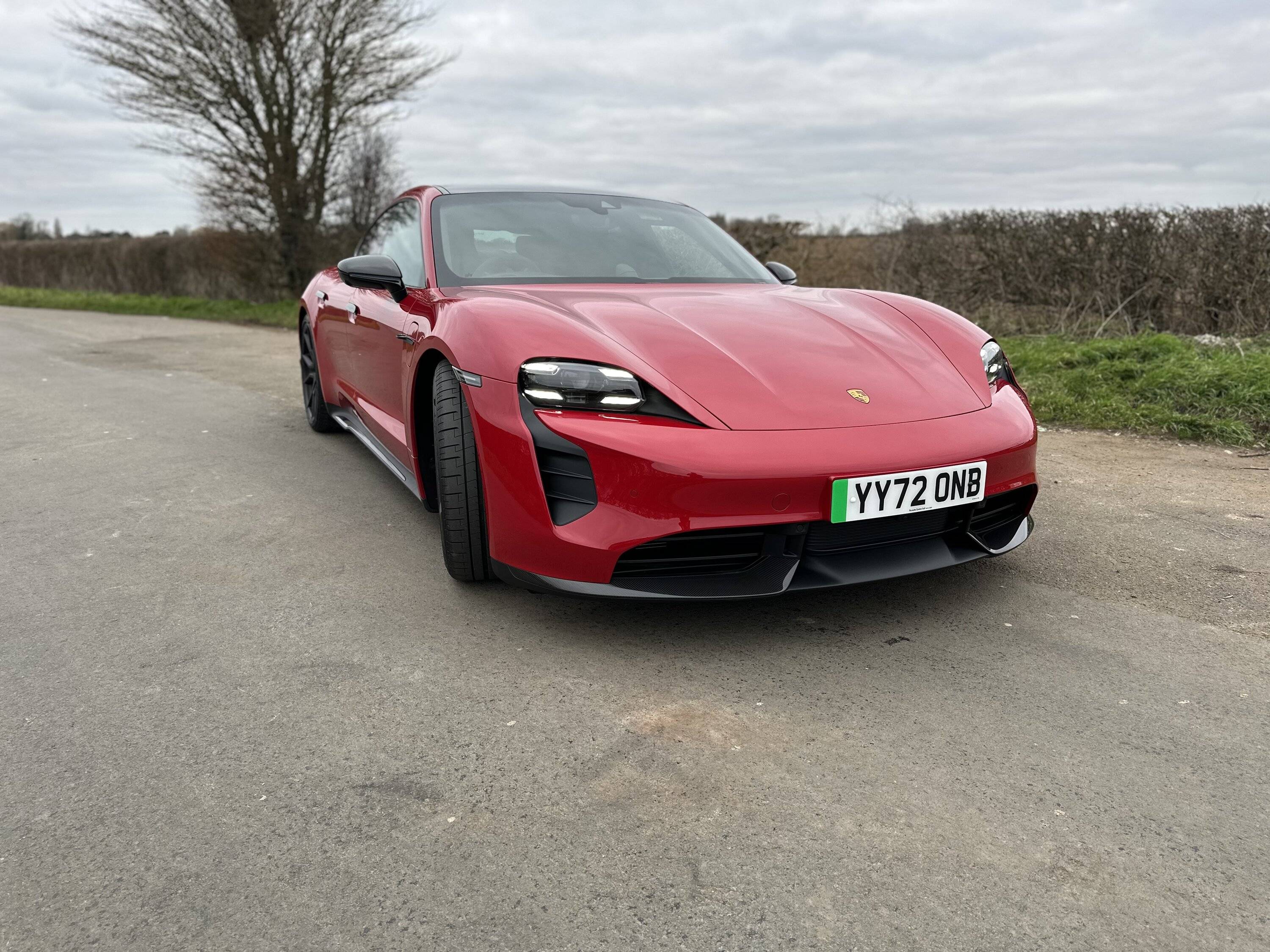 Porsche Taycan CARMINE RED Taycan Club 10FD5A0A-2E8D-4E29-873C-DB02EA42705D