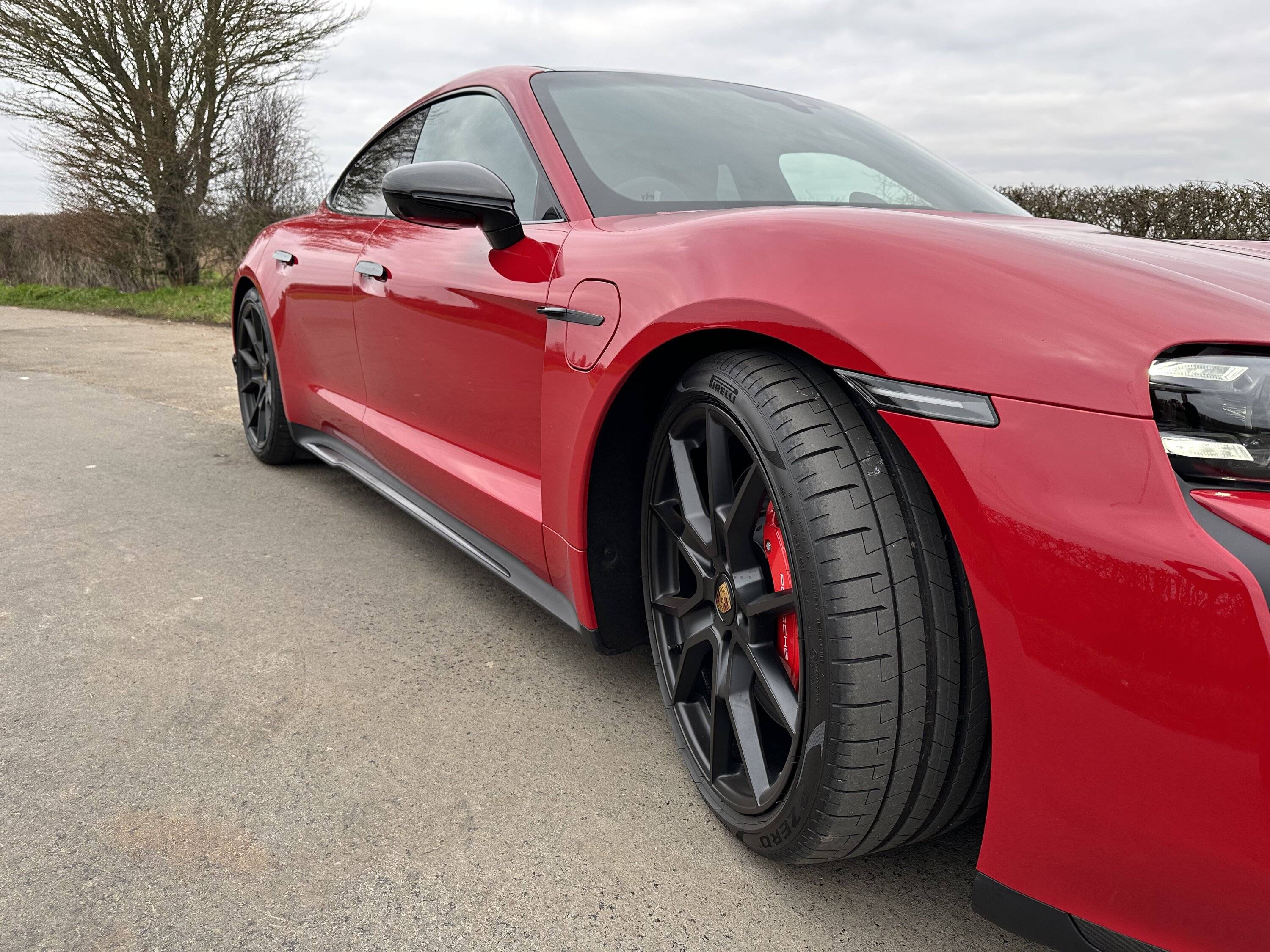 Porsche Taycan CARMINE RED Taycan Club 8FEA3F68-342A-4055-B230-D4FA89AB995C