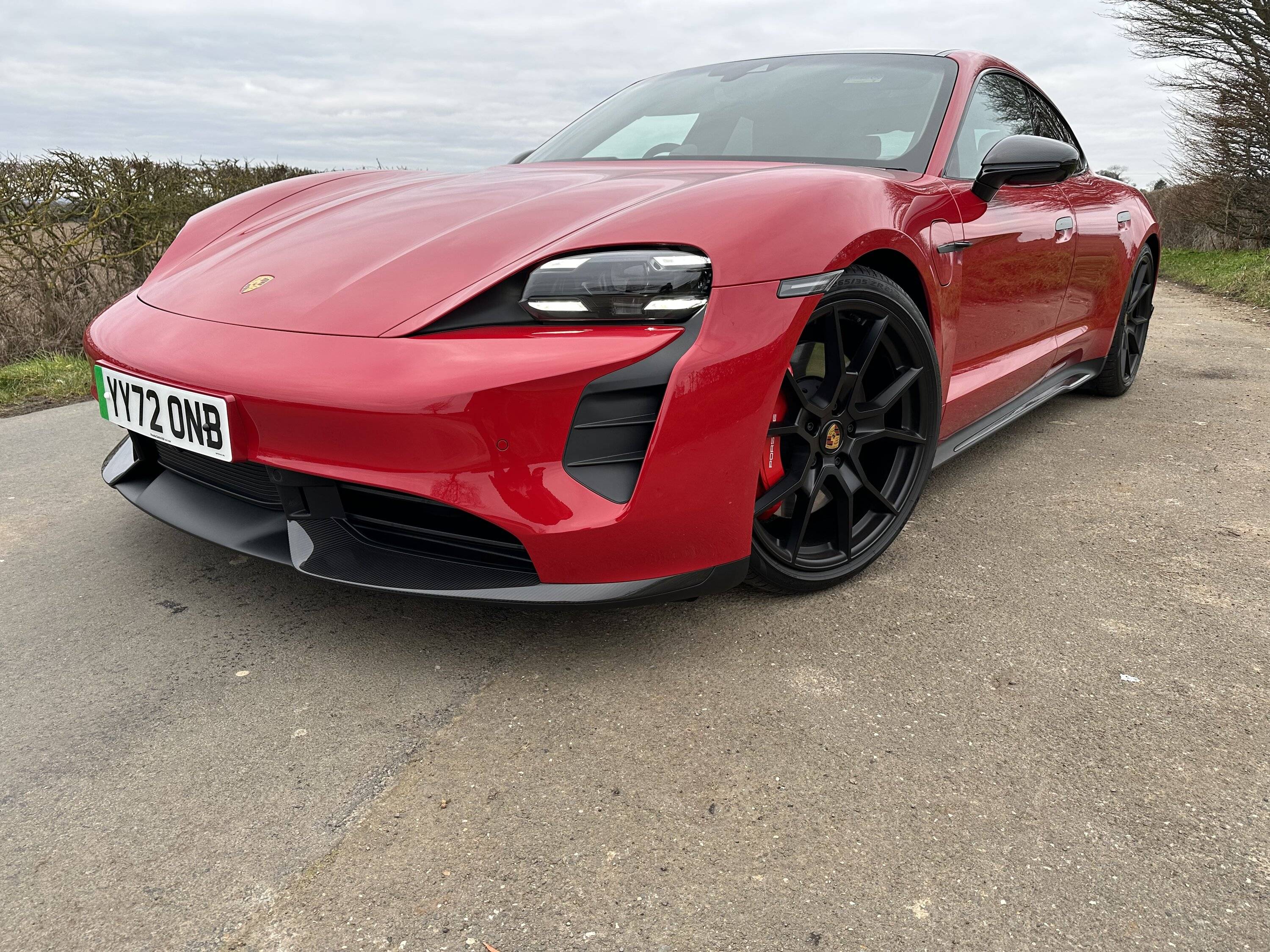 Porsche Taycan CARMINE RED Taycan Club C8555F5D-F111-4872-BC49-95CA3ACD382D