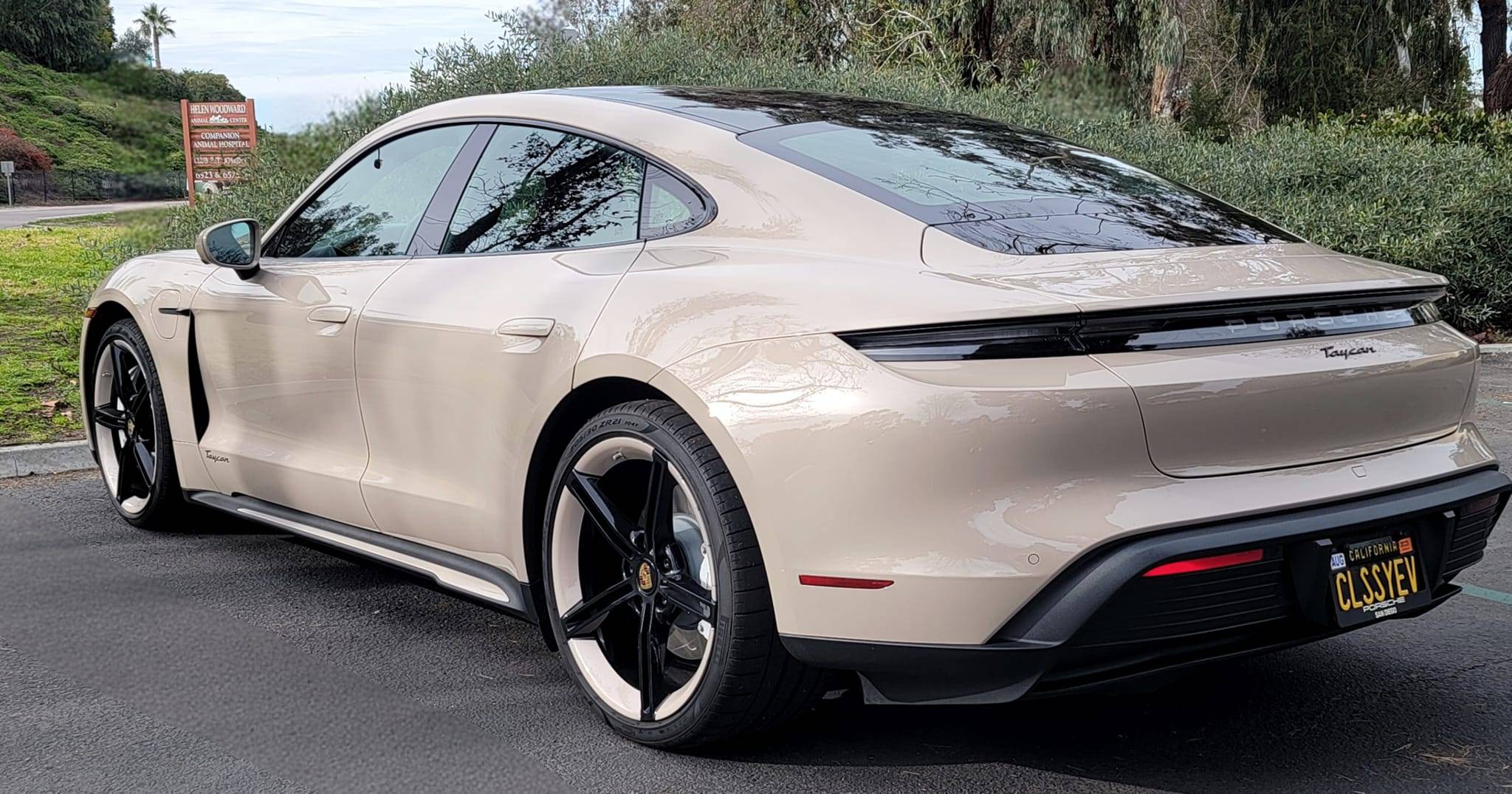 Porsche Taycan COFFEE BEIGE Taycan Club 329094622_753073035877587_4883376588518095821_n