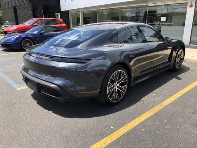 Porsche Taycan VOLCANO GREY Taycan Club E0DC31E2-64D7-48CD-BE0C-CCAC851952D4