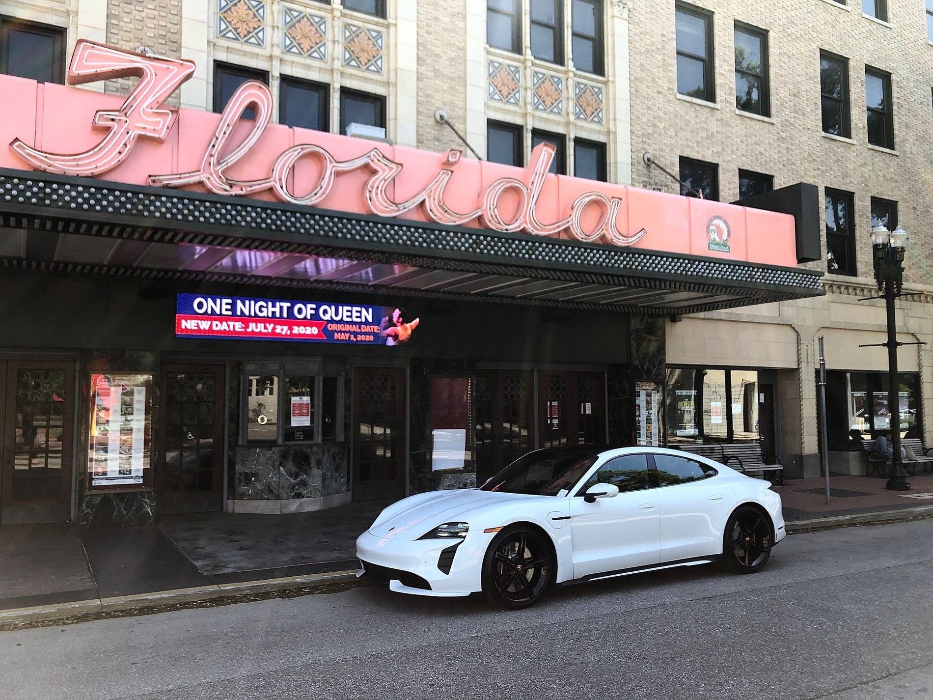Porsche Taycan CARRARA WHITE Taycan Club White Taycan Black Wheels PCCB