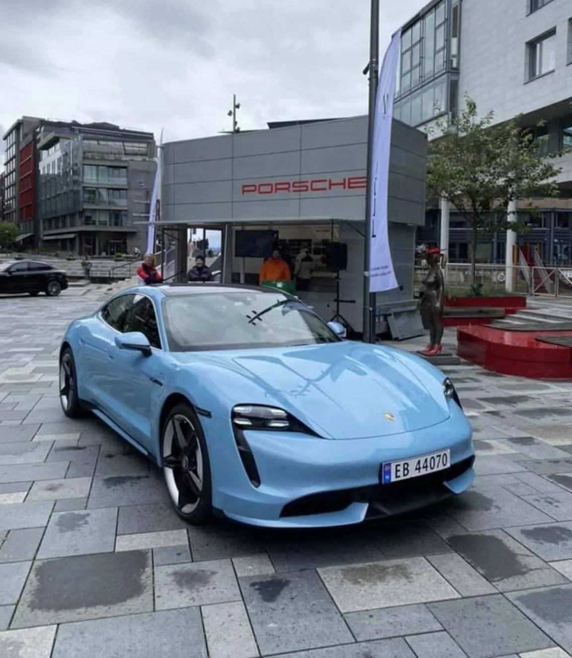 Porsche Taycan FROZEN BLUE Taycan Club Frozen Blue Taycan Concept Wheels