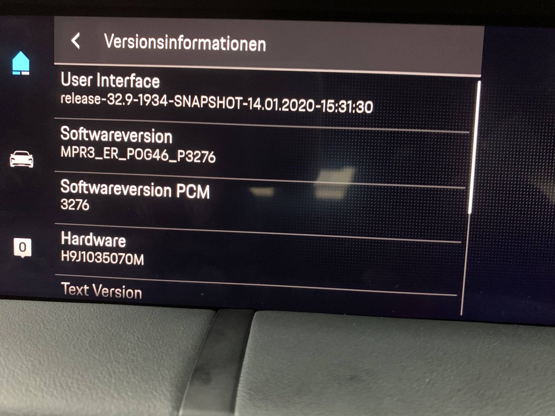 Porsche Taycan Software Update at the Porsche Center FEBE51E9-9EA4-4541-BFF7-63BFDF915C25