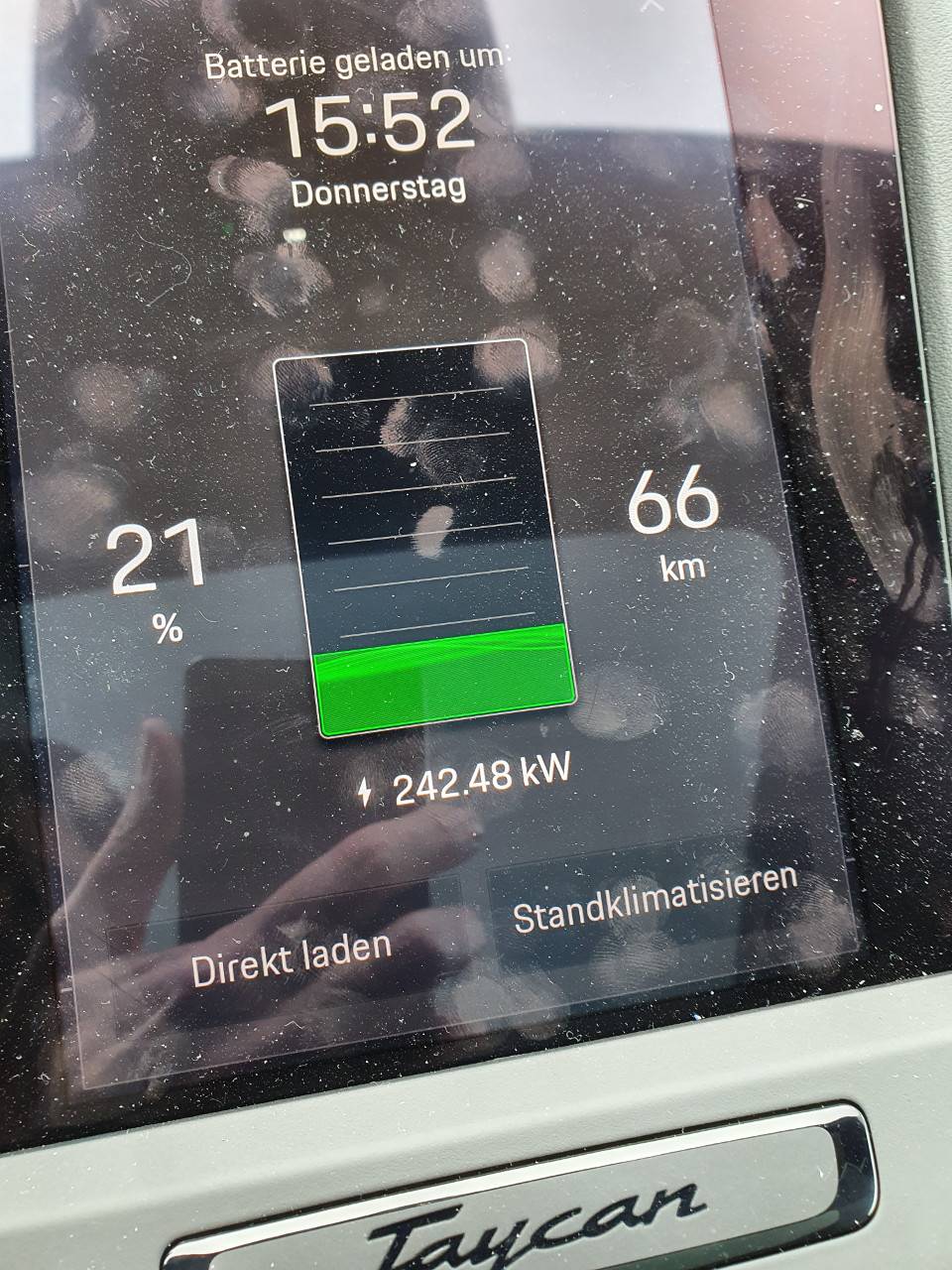 Porsche Taycan Charging with Chargepoint on IONITY TaycanIonity_242kW
