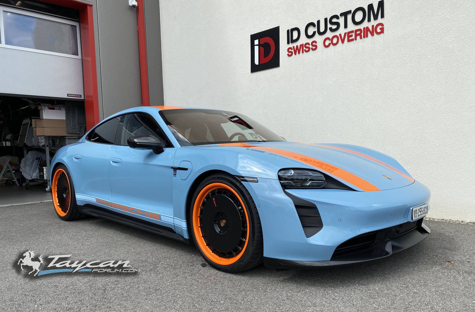 Wrapped Taycan R Gulf Livery HRE WHeels 1.jpg