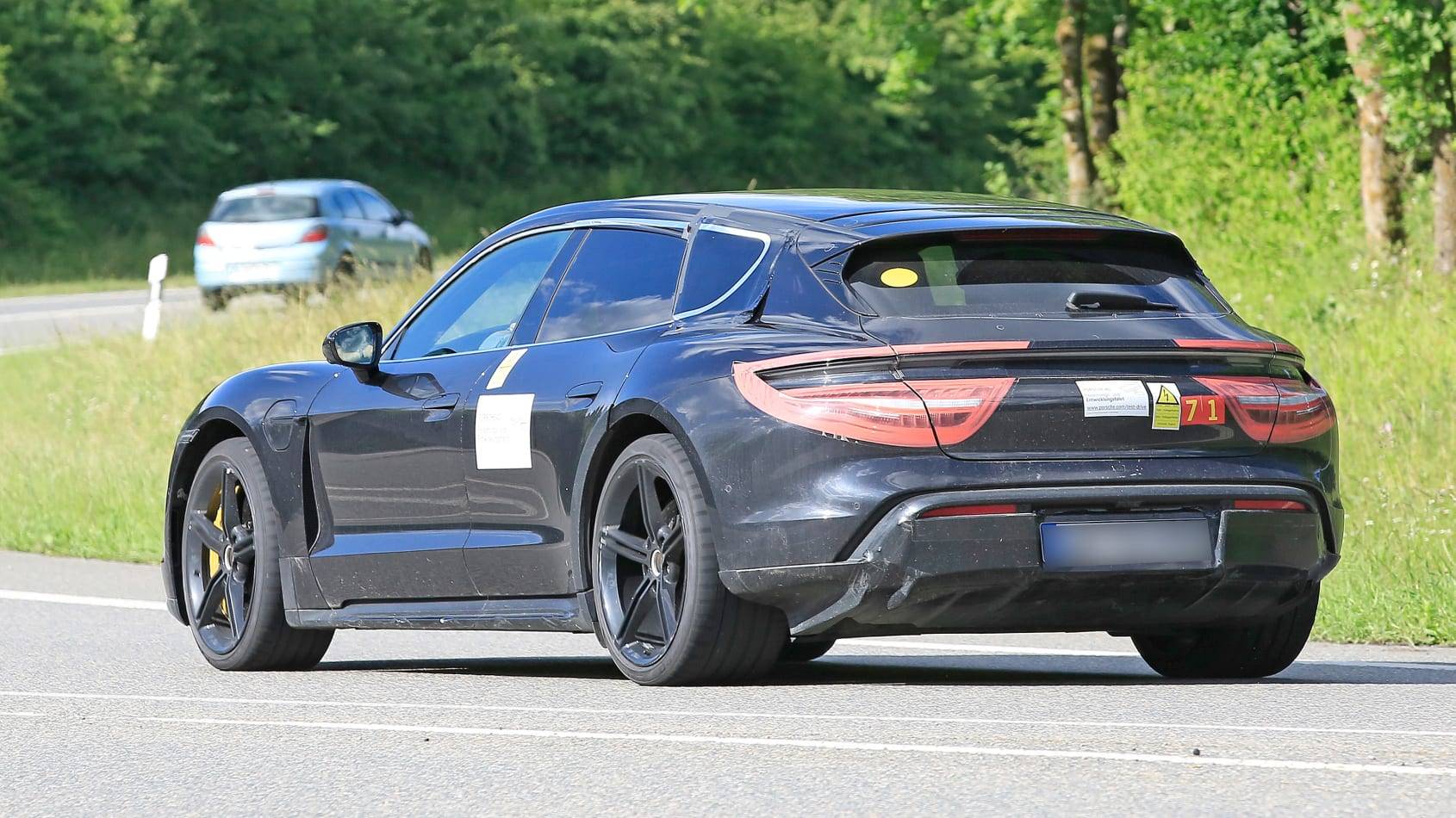 Porsche Taycan Latest Taycan Cross Turismo Prototype Spy Shots Porsche%20Taycan%20Cross%20Turismo-6