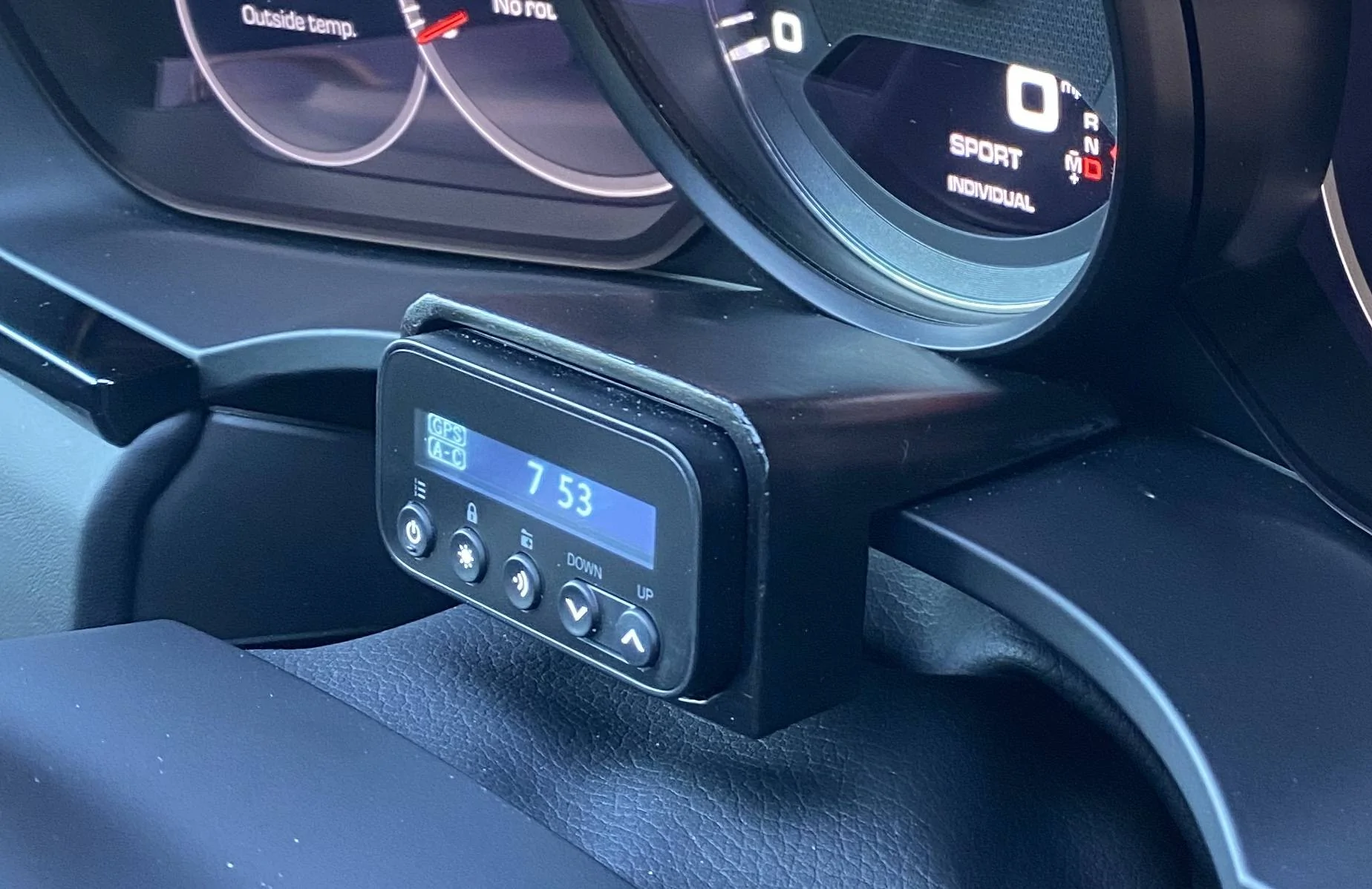 Porsche Taycan Radar / Laser Detectors with Sound Thermally Insulated Glass IMG_5693