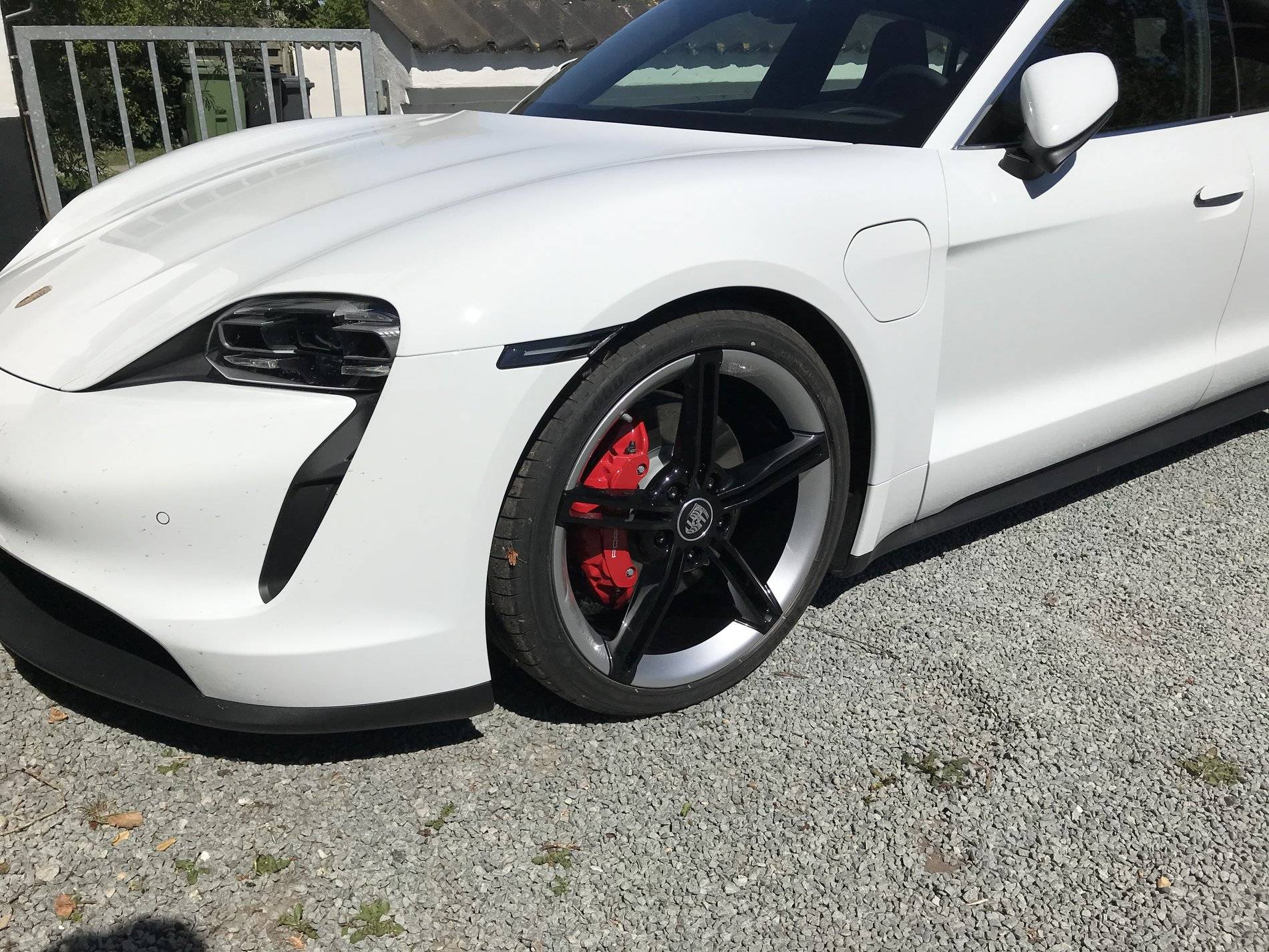 Porsche Taycan Mission-E wheels fit Taycan 4S with the standard brakes? 679DA129-5480-48D3-9B5C-665D5B23387E