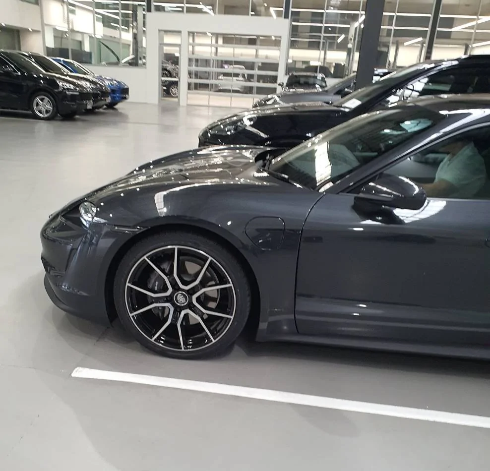Porsche Taycan Mission E Design wheels unavailable SmartSelect_20230209_133449_Gallery
