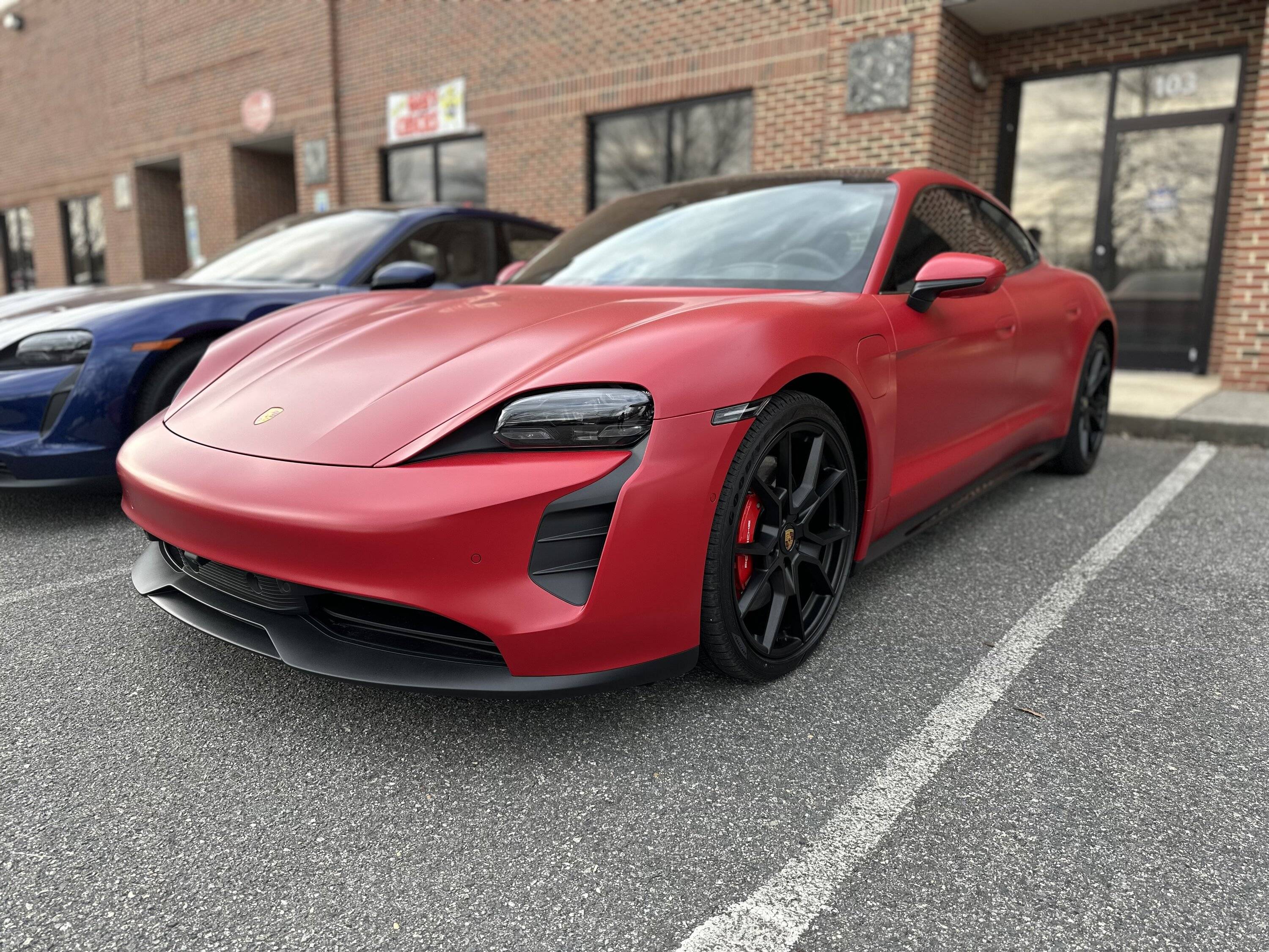Porsche Taycan CARMINE RED Taycan Club B2A2BEBC-D175-4E51-A9A8-73A3882D0A09