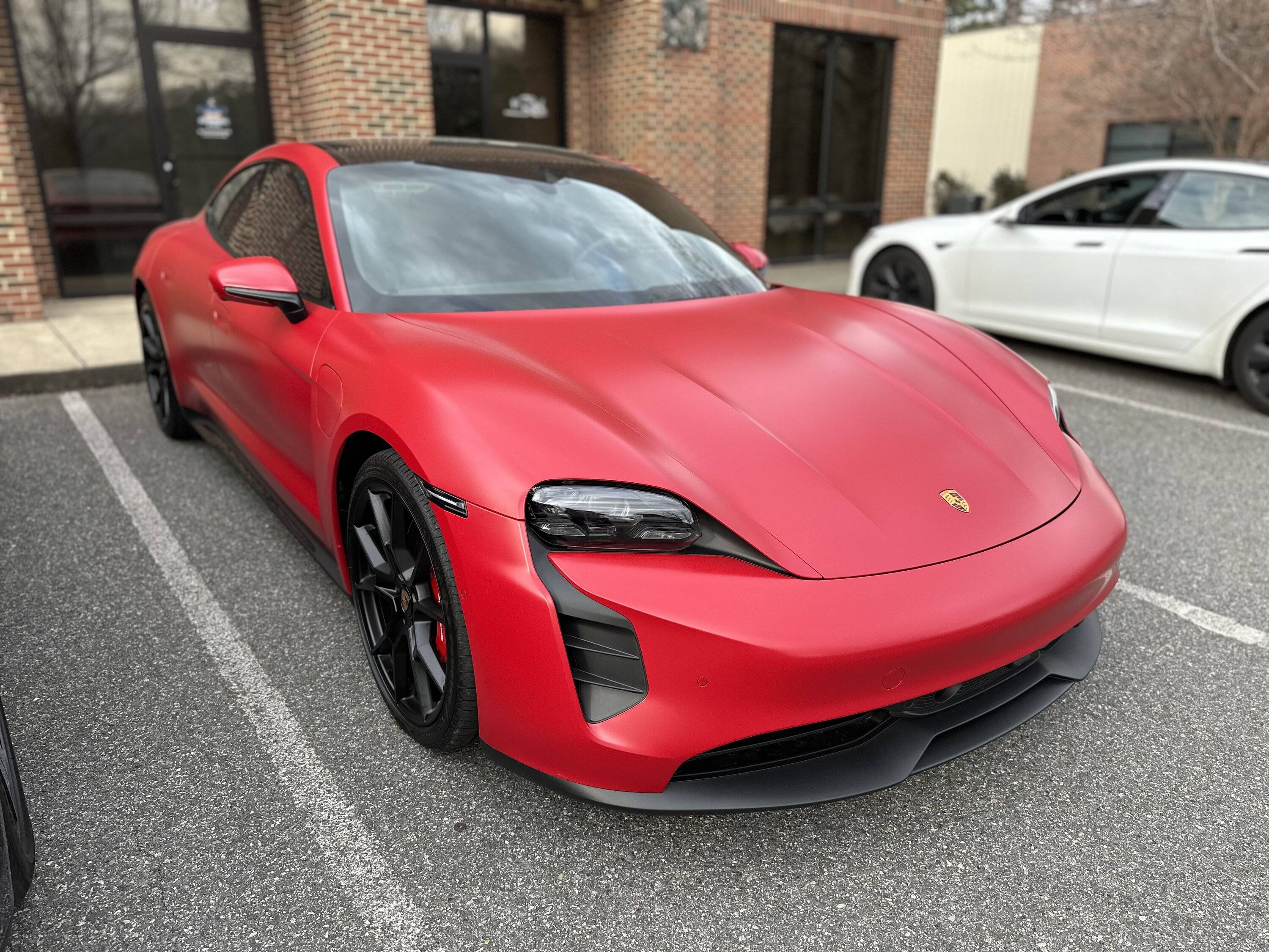 Porsche Taycan CARMINE RED Taycan Club F685F7E2-AB21-47D2-9E7C-CAAE0FA50F45