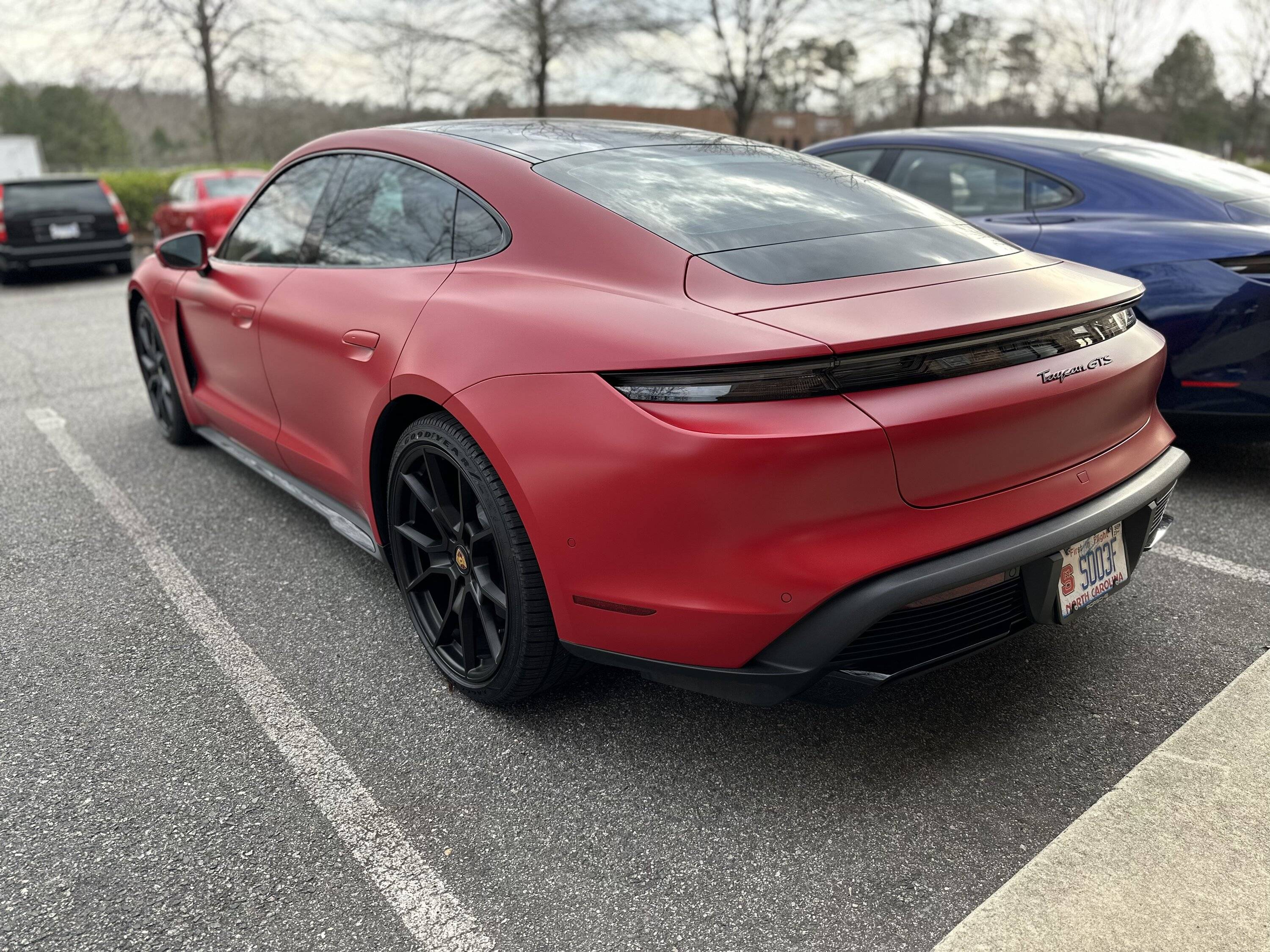 Porsche Taycan CARMINE RED Taycan Club 7E75BC5C-ED06-4819-BEDF-AF096CB92745