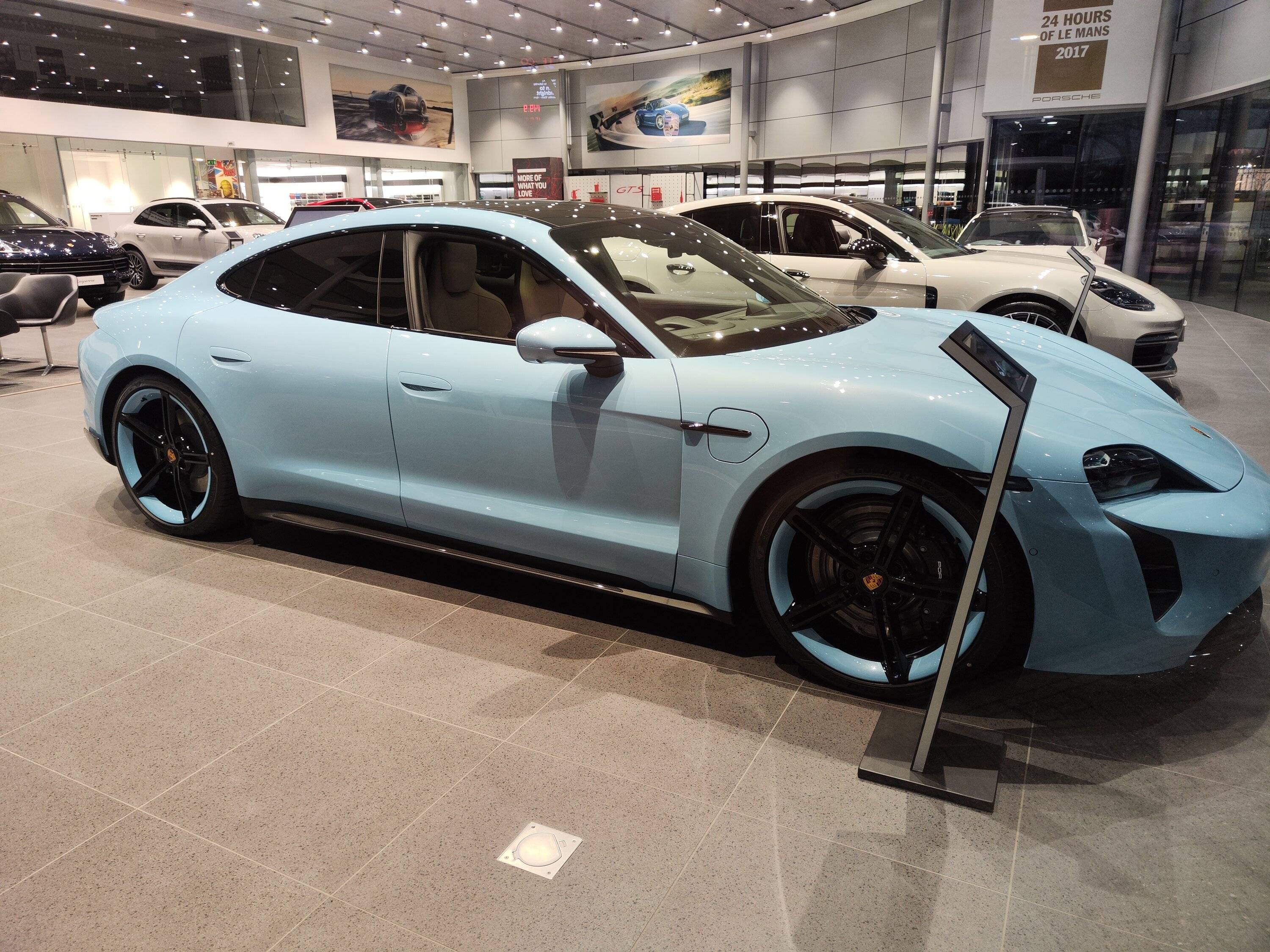 Porsche Taycan FROZEN BLUE Taycan Club IMG_20230210_065342