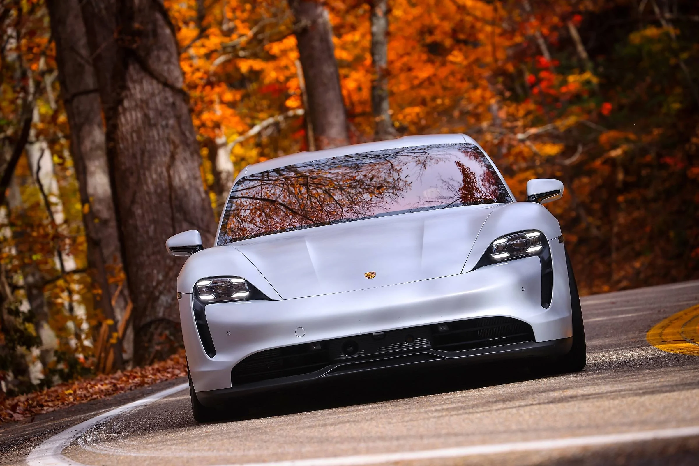 Porsche Taycan ICE GREY Taycan Club Tyty1