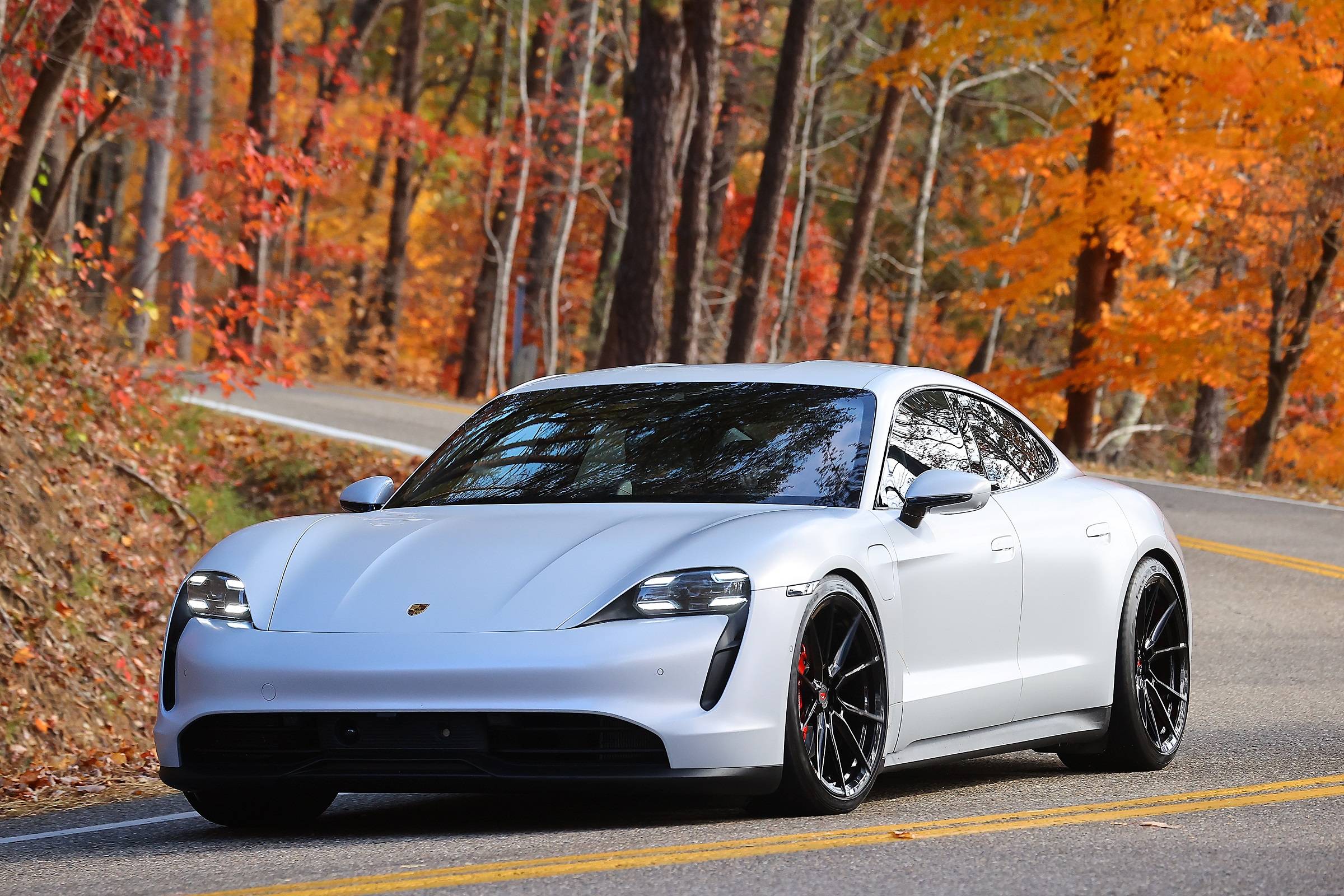 Porsche Taycan ICE GREY Taycan Club Tyty6