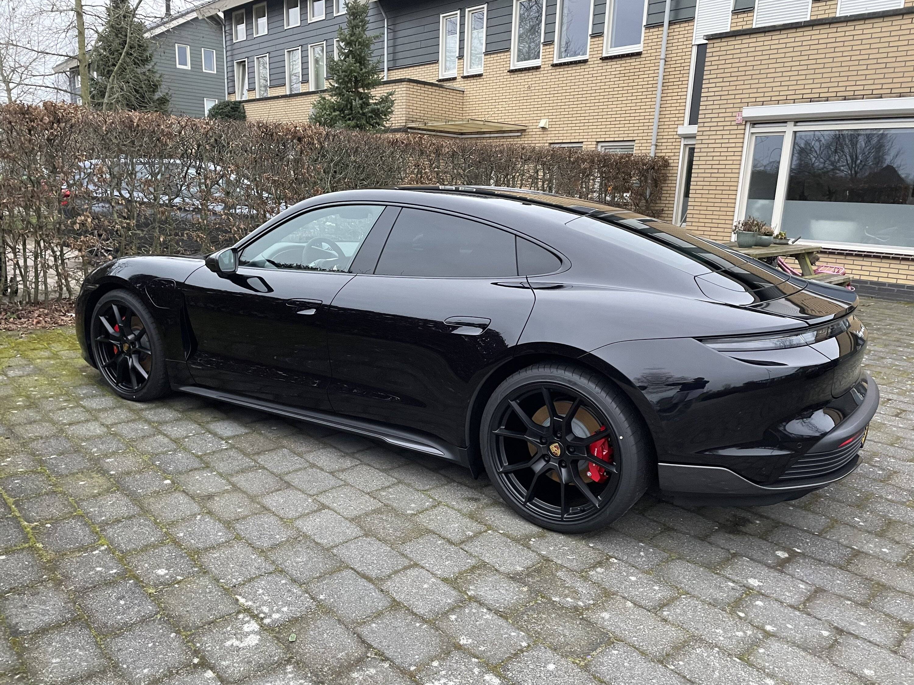 Porsche Taycan BLACK / JET BLACK Taycan Club D2AF4E03-ED46-4CC0-9849-008C34102941