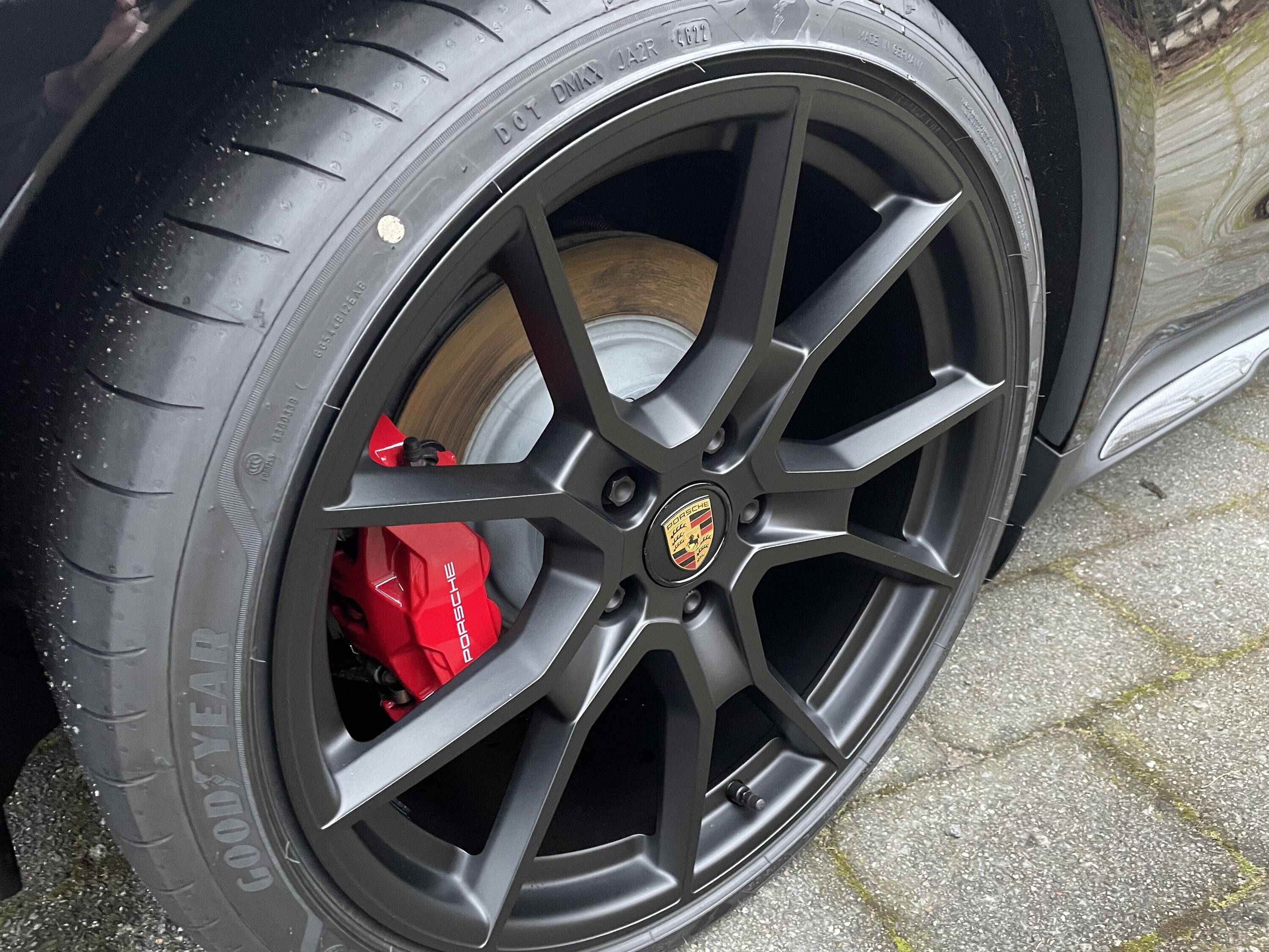 Porsche Taycan BLACK / JET BLACK Taycan Club AD6AA10F-B9EF-4098-B3AD-12FF58598132