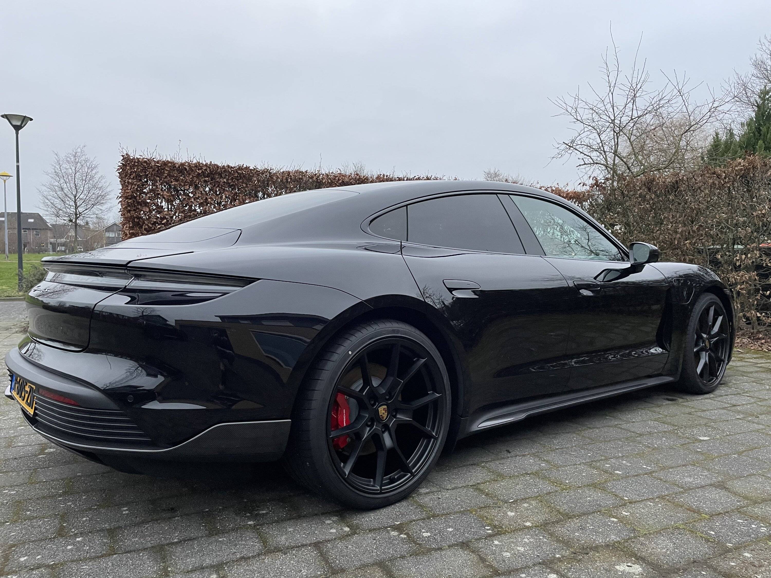 Porsche Taycan BLACK / JET BLACK Taycan Club A7672BE4-A839-431A-8E82-D7D626D32A3C