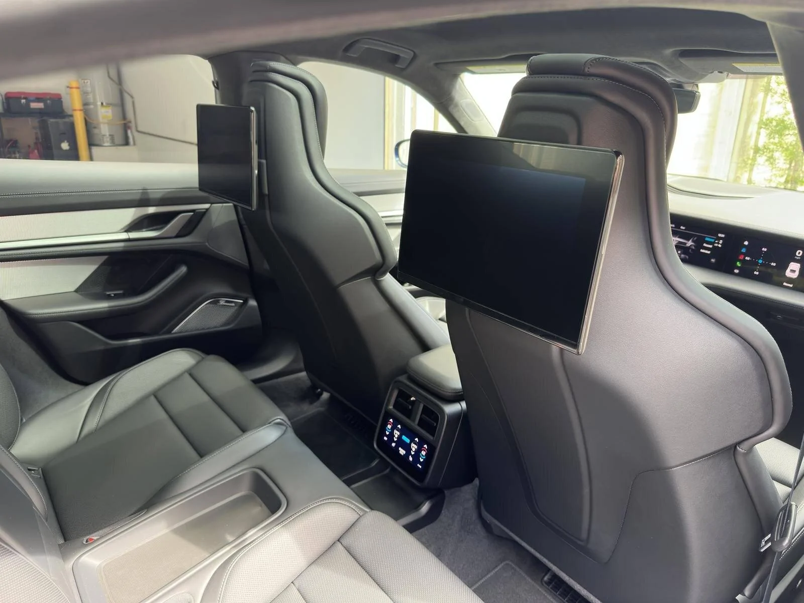 Porsche Taycan Porsche Rear Seat Entertainment (PRSE) Information IMG_3310